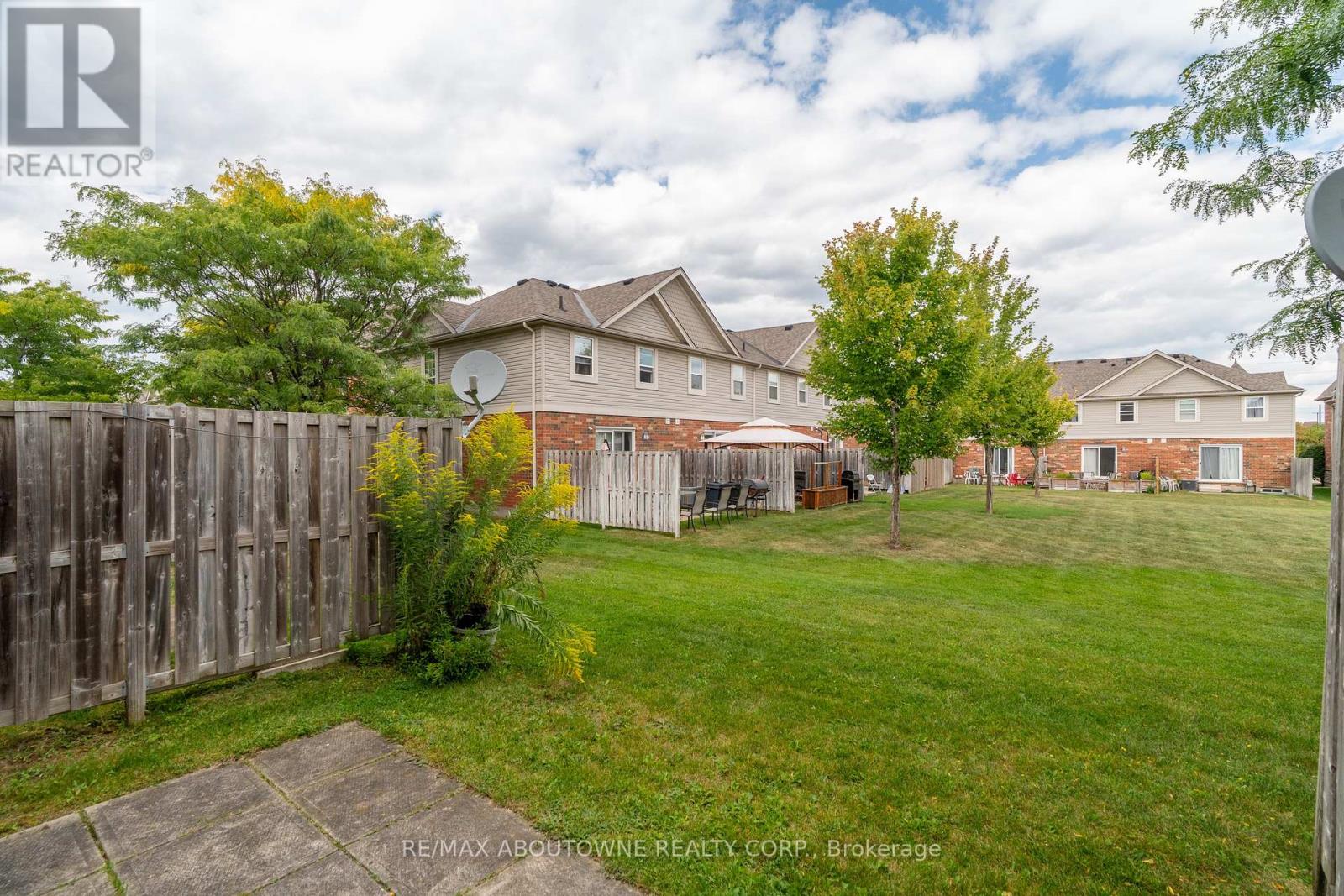 45 - 124 Gosling Gardens, Guelph (Clairfields/hanlon Business Park), Ontario  N1G 5K6 - Photo 31 - X12442147