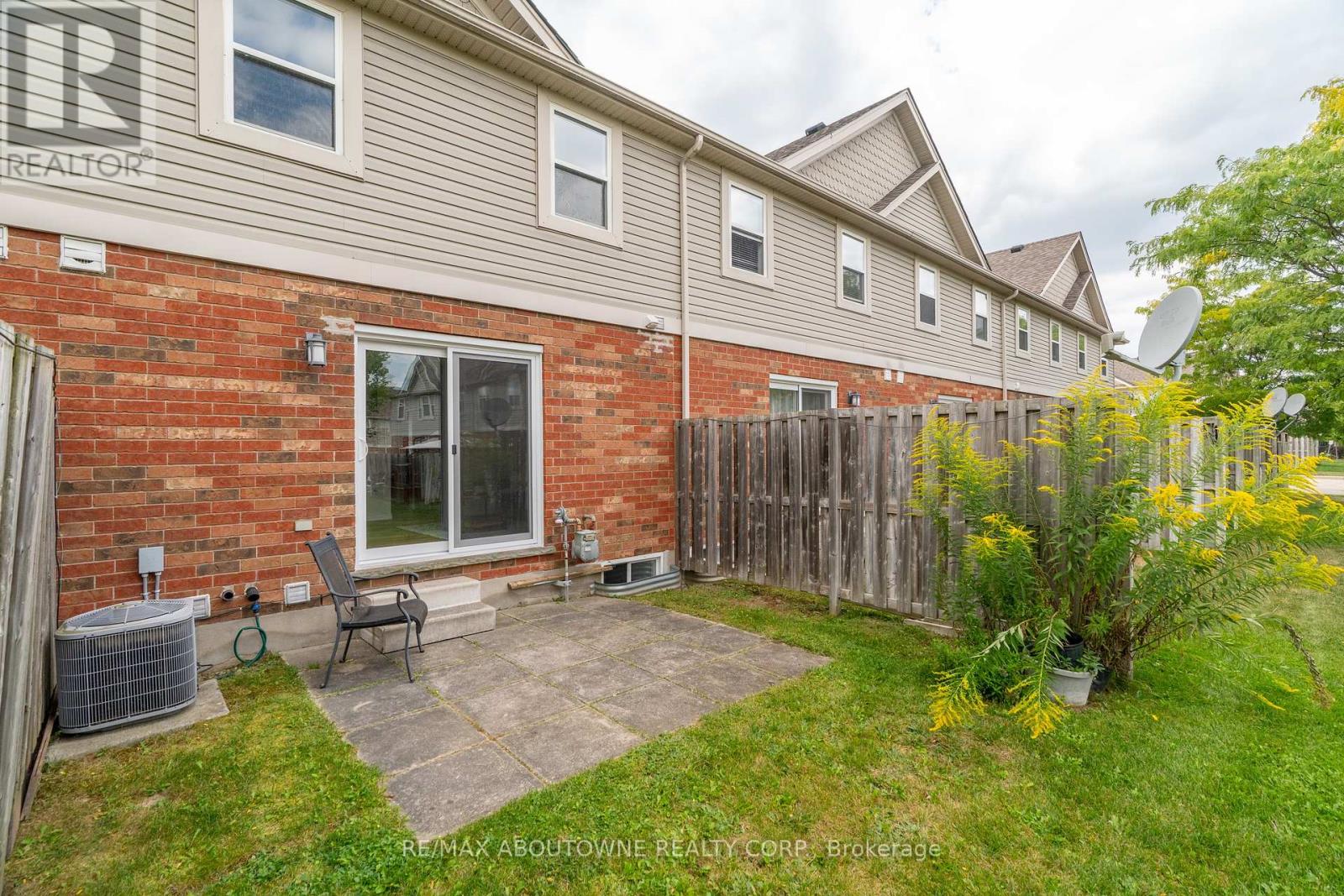 45 - 124 Gosling Gardens, Guelph (Clairfields/hanlon Business Park), Ontario  N1G 5K6 - Photo 32 - X12442147