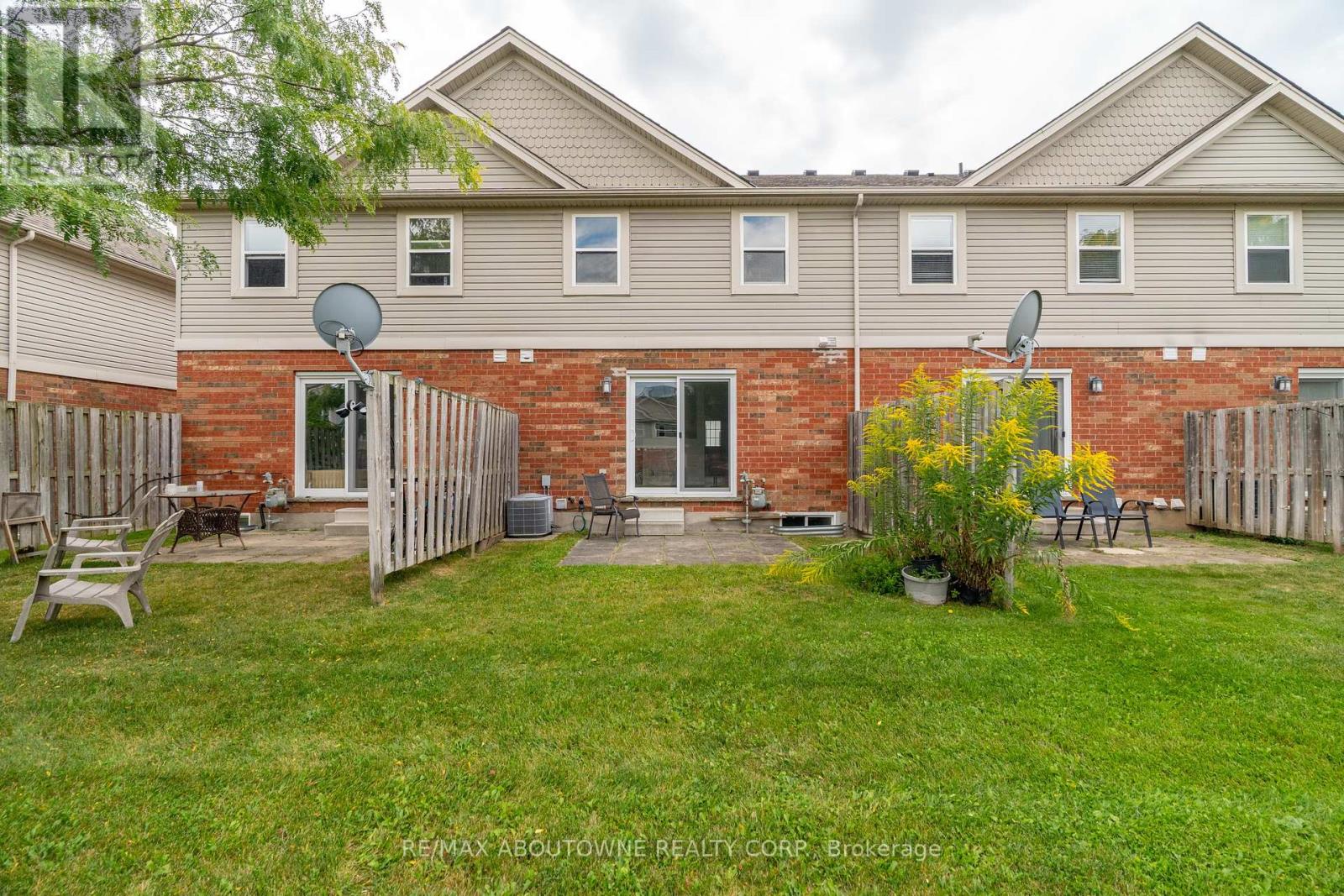 45 - 124 Gosling Gardens, Guelph (Clairfields/hanlon Business Park), Ontario  N1G 5K6 - Photo 33 - X12442147