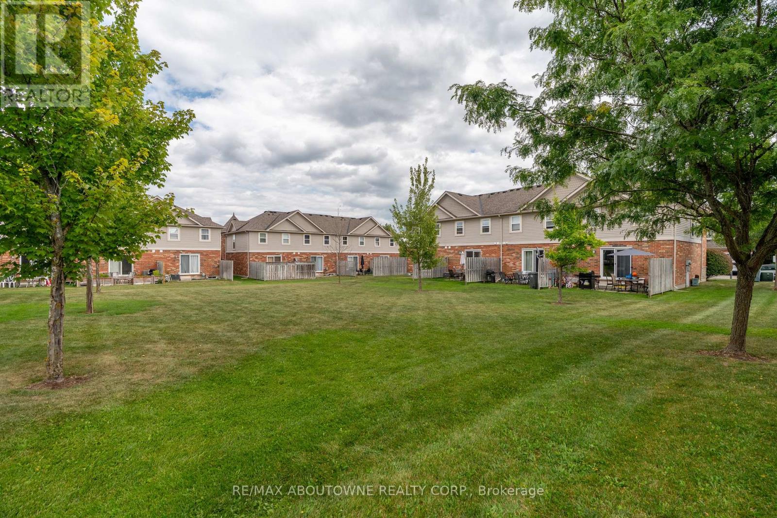 45 - 124 Gosling Gardens, Guelph (Clairfields/hanlon Business Park), Ontario  N1G 5K6 - Photo 34 - X12442147