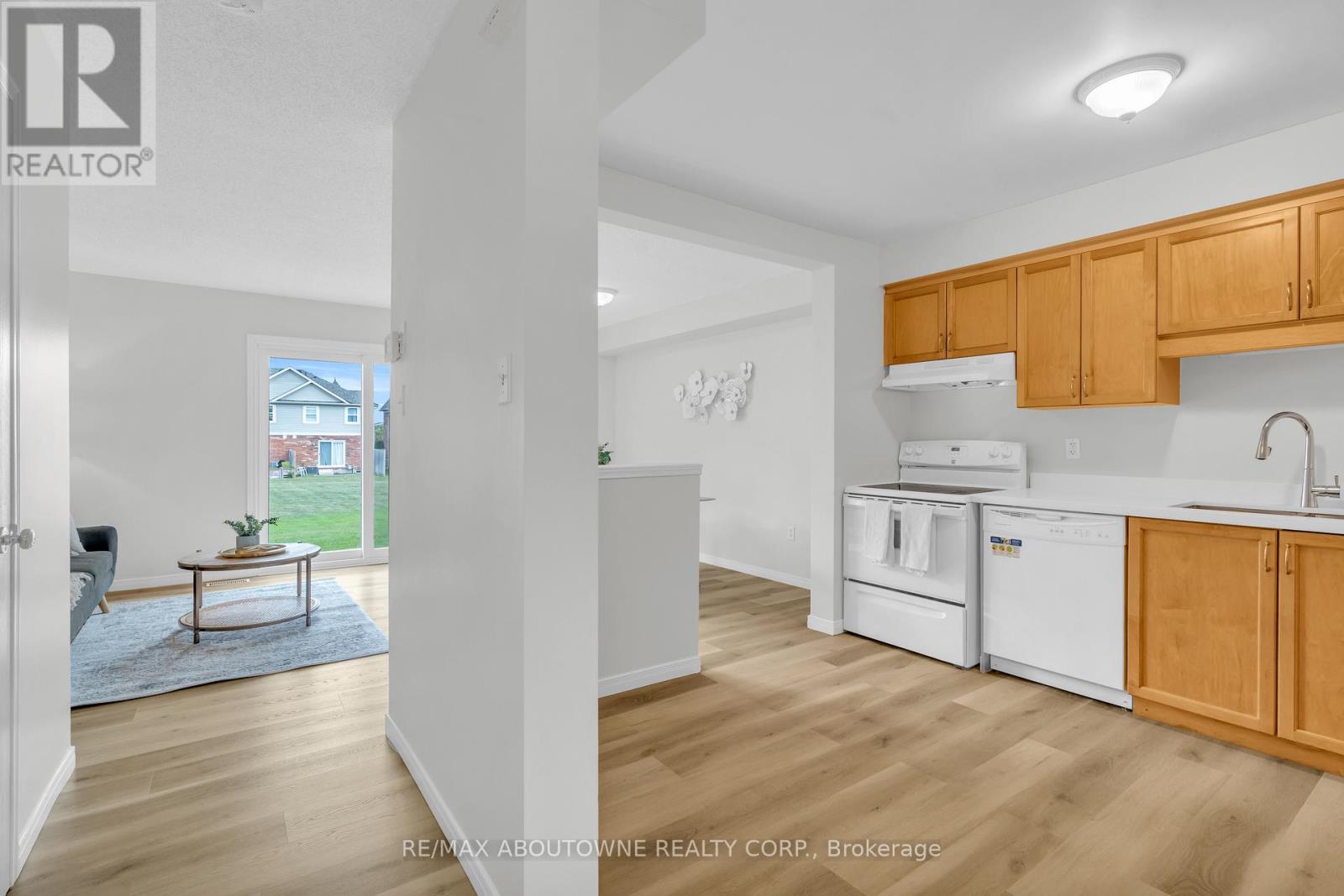 45 - 124 Gosling Gardens, Guelph (Clairfields/hanlon Business Park), Ontario  N1G 5K6 - Photo 6 - X12442147