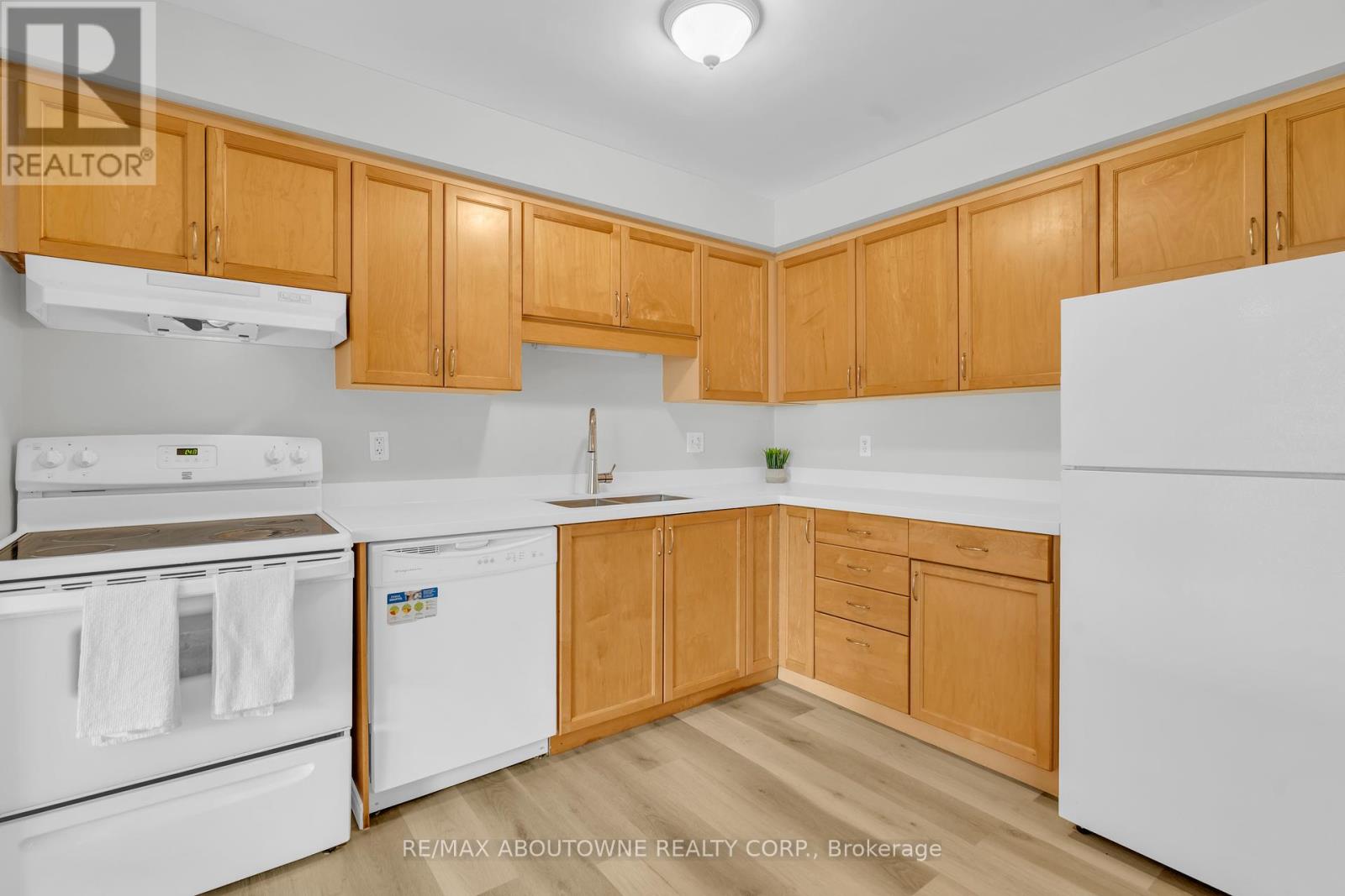 45 - 124 Gosling Gardens, Guelph (Clairfields/hanlon Business Park), Ontario  N1G 5K6 - Photo 7 - X12442147
