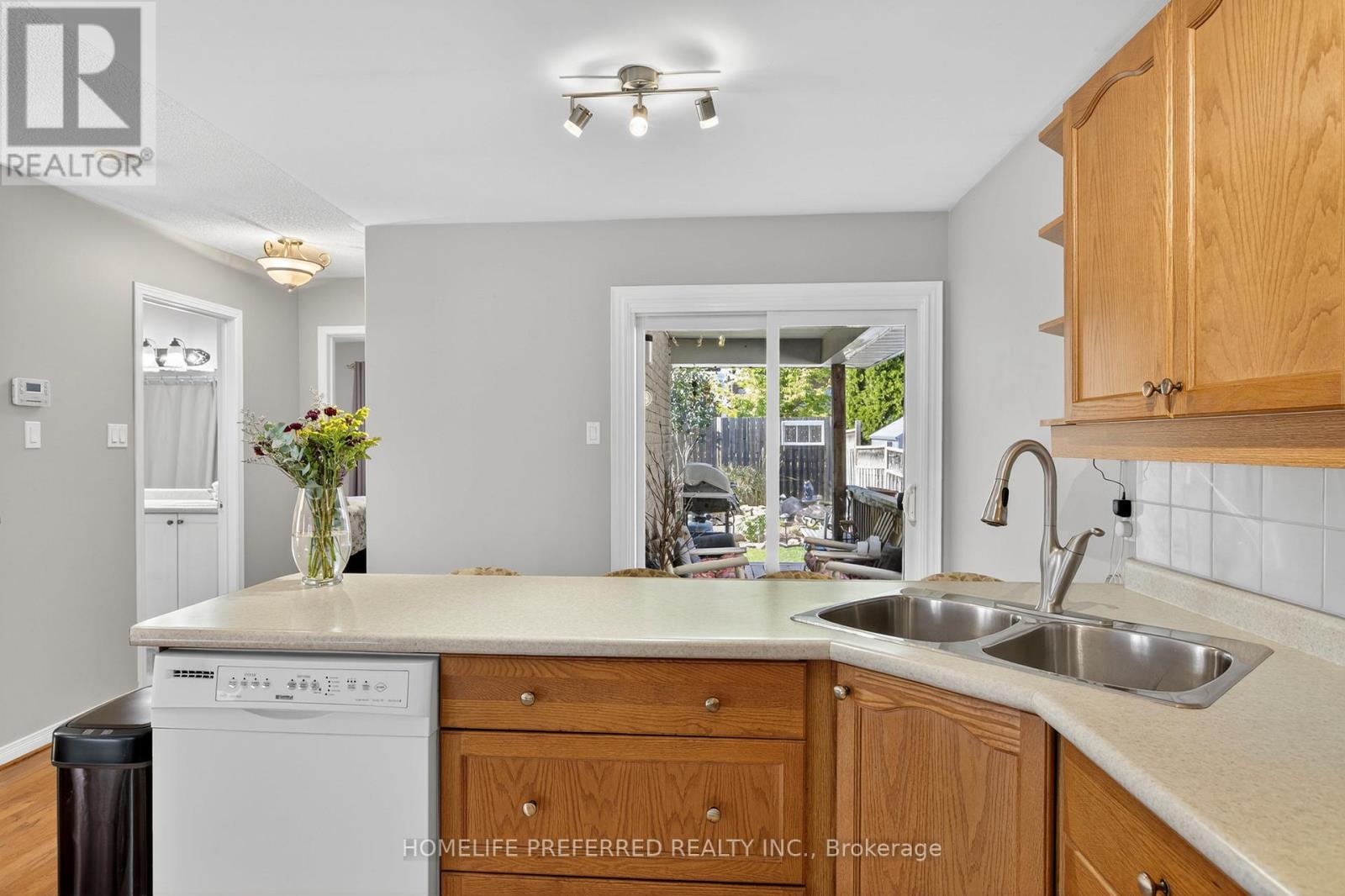 955 Ralphson Crescent, Peterborough (Otonabee Ward 1), Ontario  K9J 8R5 - Photo 17 - X12408495