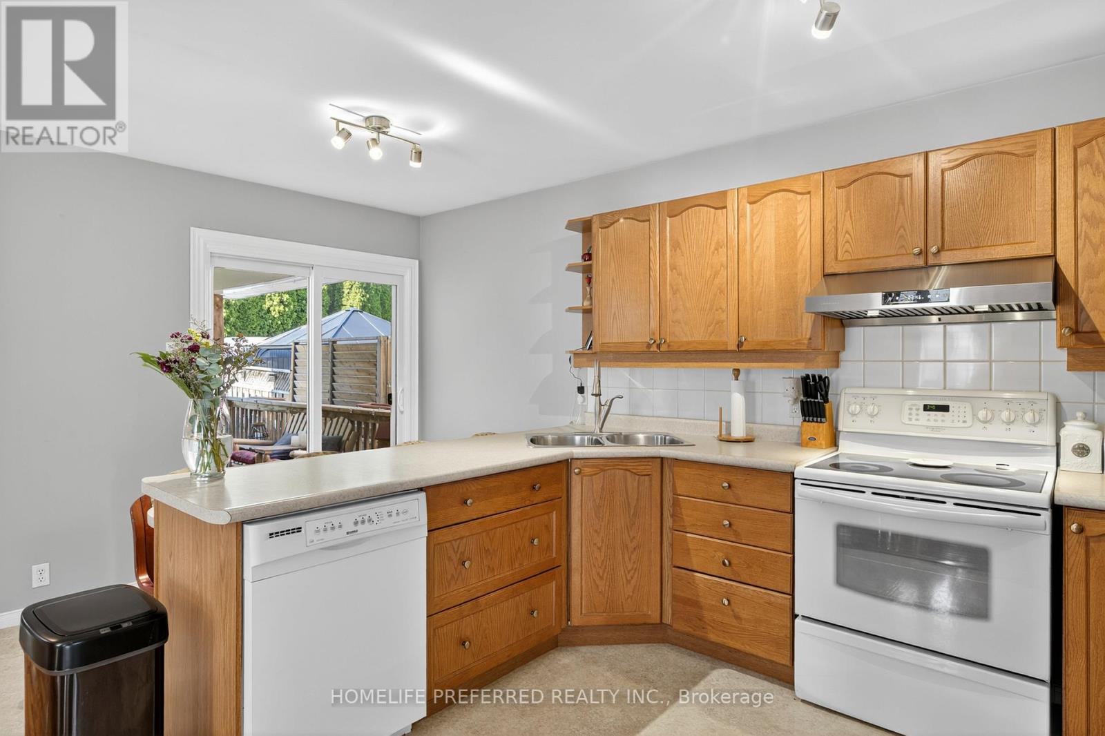 955 Ralphson Crescent, Peterborough (Otonabee Ward 1), Ontario  K9J 8R5 - Photo 15 - X12408495