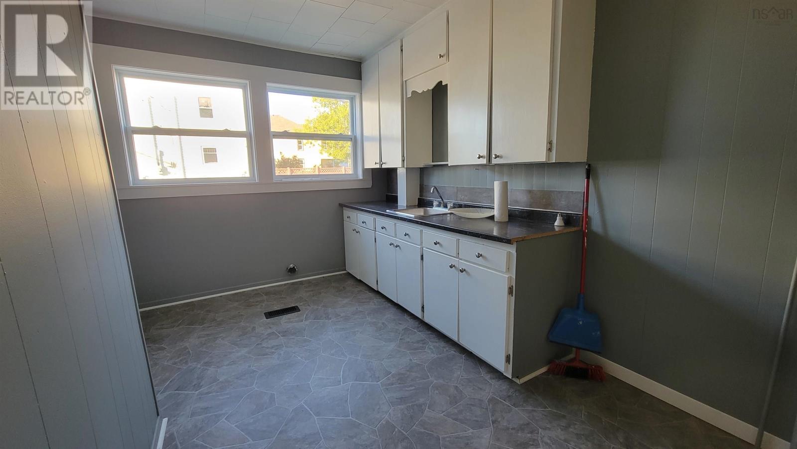 29-31 Main Street, 3 Kempt Street, Yarmouth, Nova Scotia  B5A 1A1 - Photo 14 - 202514819