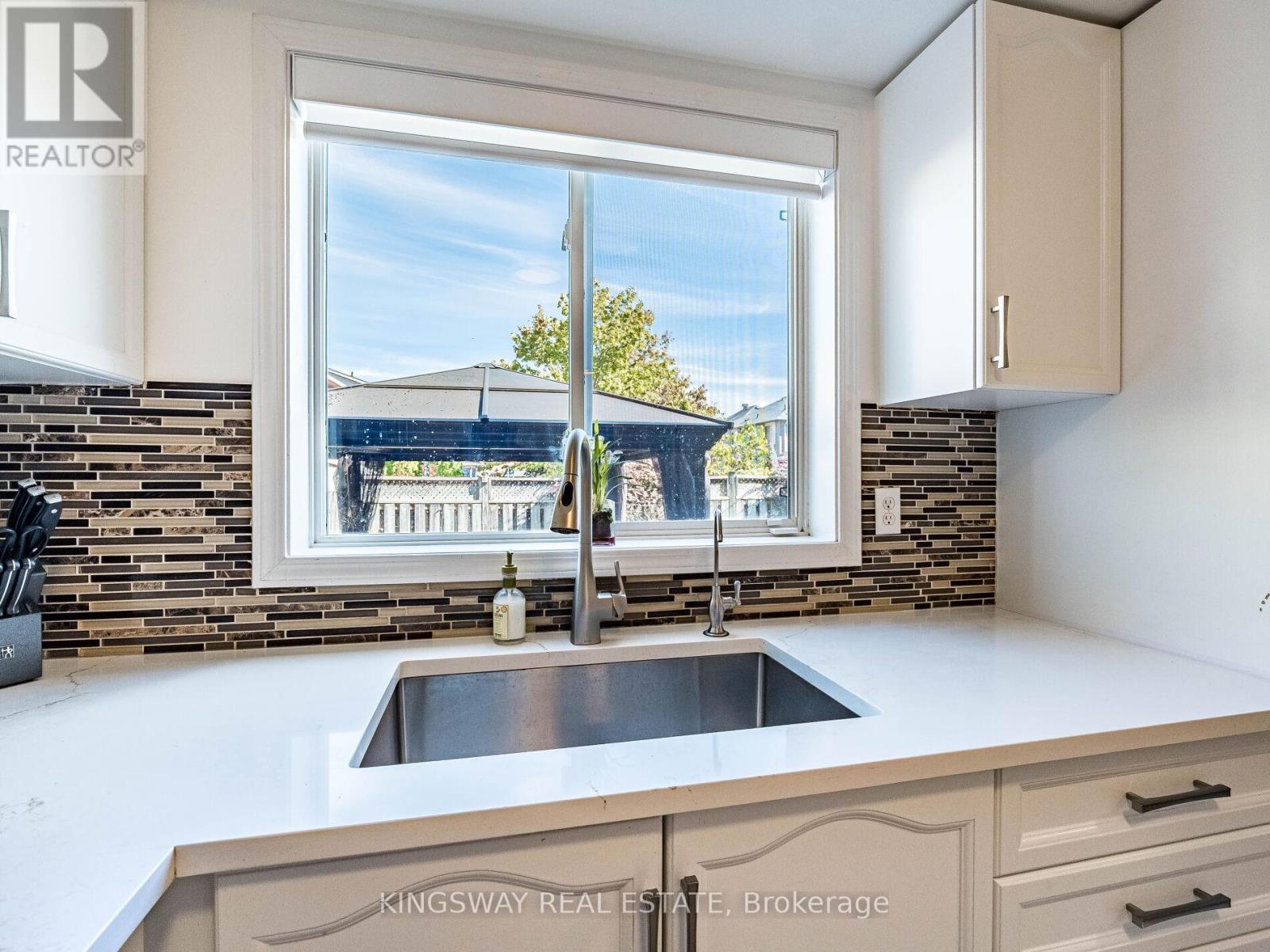 539 Caverhill Crescent, Milton (Cl Clarke), Ontario  L9T 5K4 - Photo 17 - W12442171