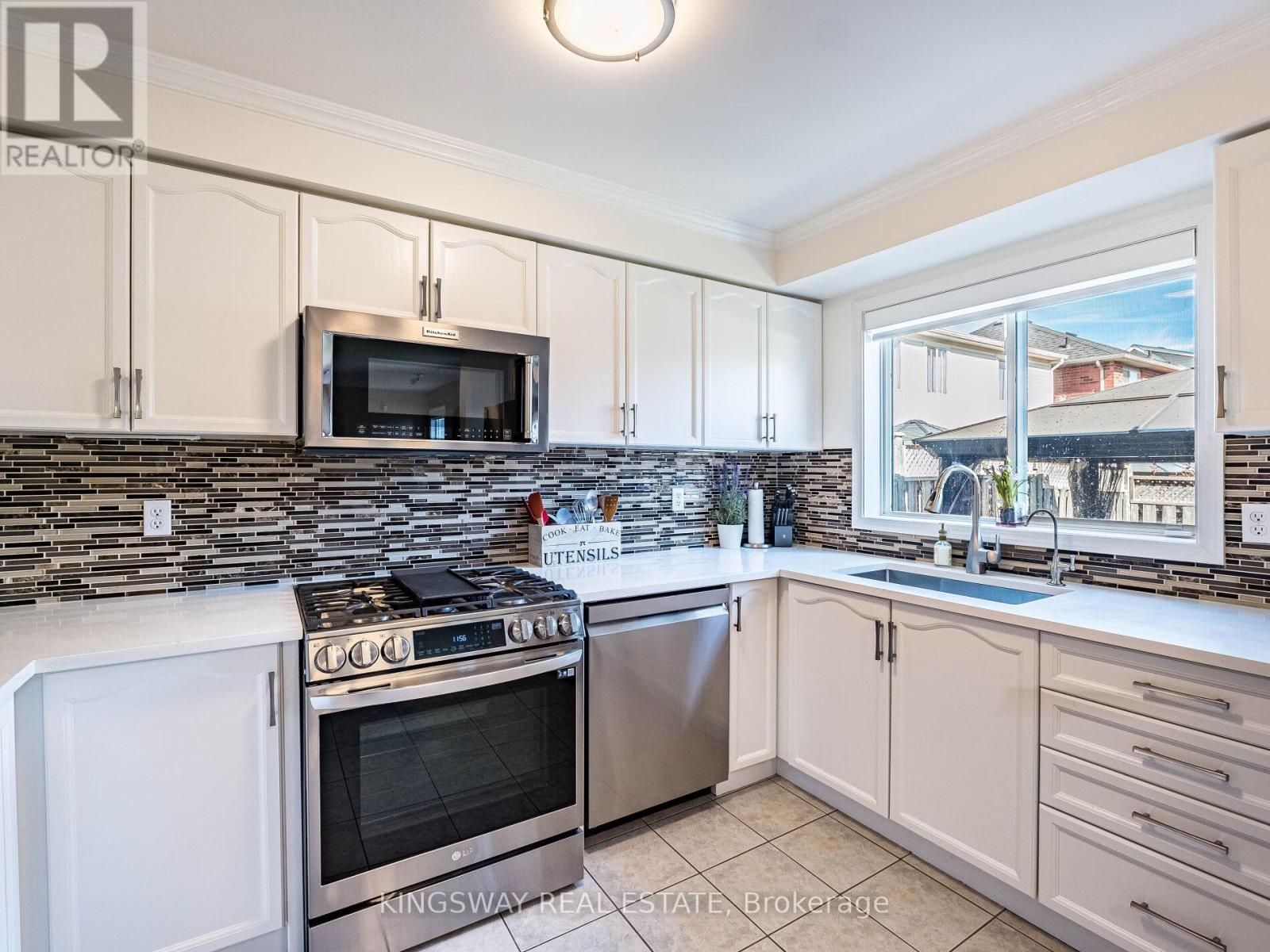 539 Caverhill Crescent, Milton (Cl Clarke), Ontario  L9T 5K4 - Photo 18 - W12442171