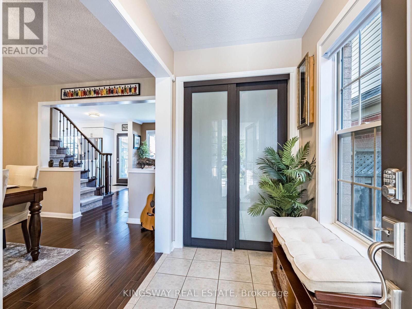 539 Caverhill Crescent, Milton (Cl Clarke), Ontario  L9T 5K4 - Photo 6 - W12442171