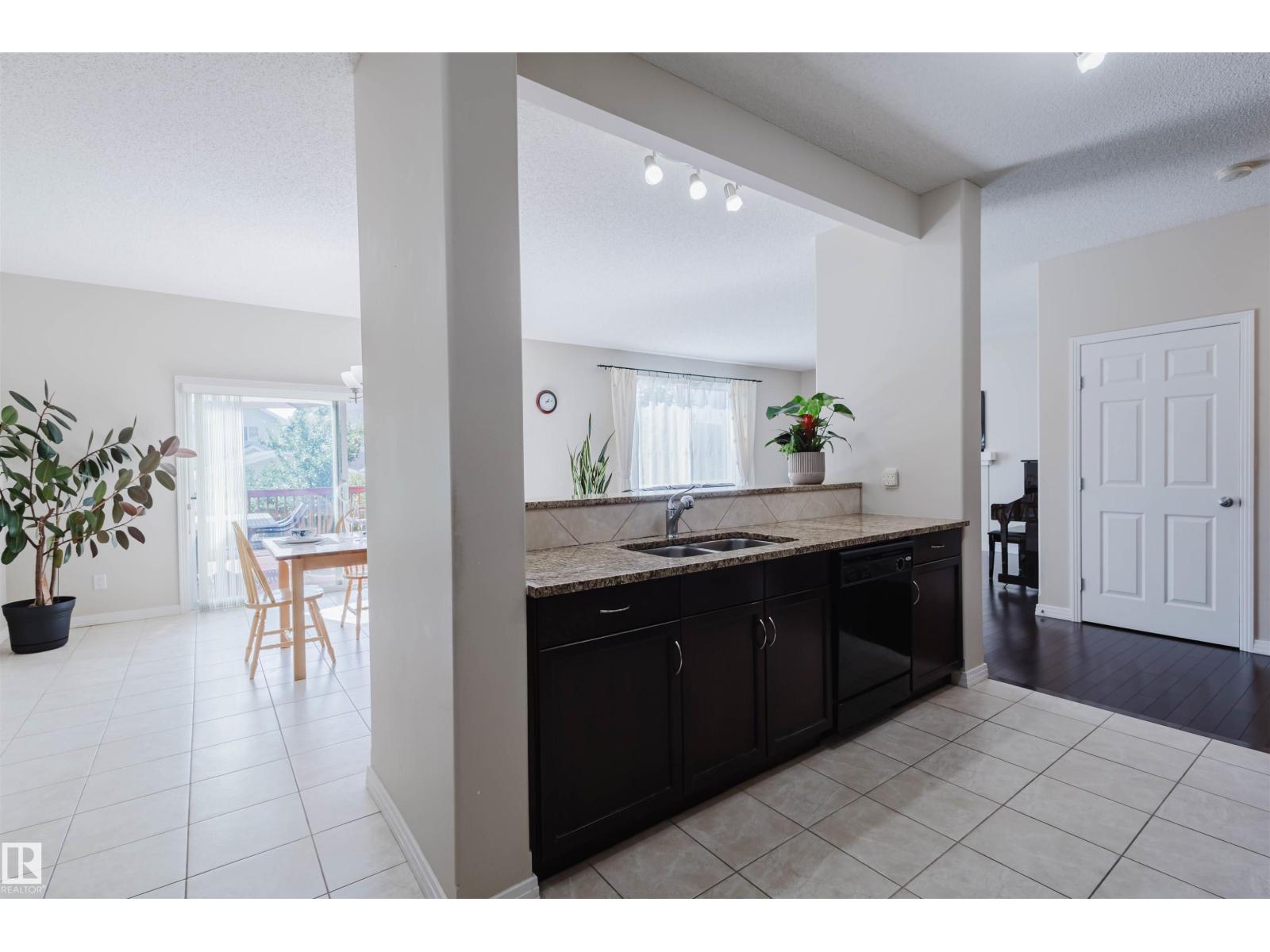 6731 Speaker Pl Nw, Edmonton, Alberta  T6R 0N9 - Photo 11 - E4460606