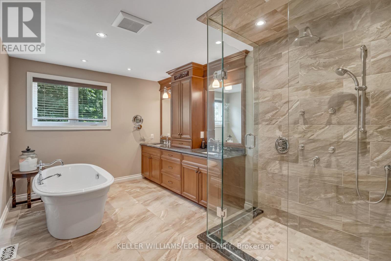 8 Lochside Drive, Hamilton, Ontario  L8E 5T6 - Photo 26 - X12442158