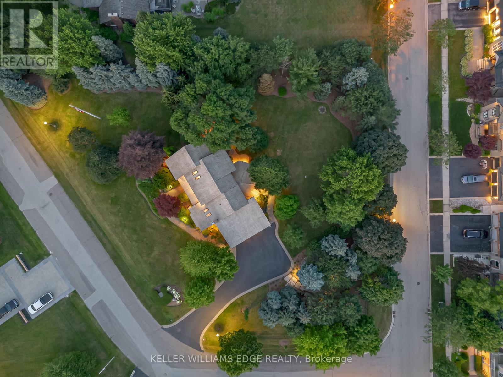 8 Lochside Drive, Hamilton, Ontario  L8E 5T6 - Photo 5 - X12442158