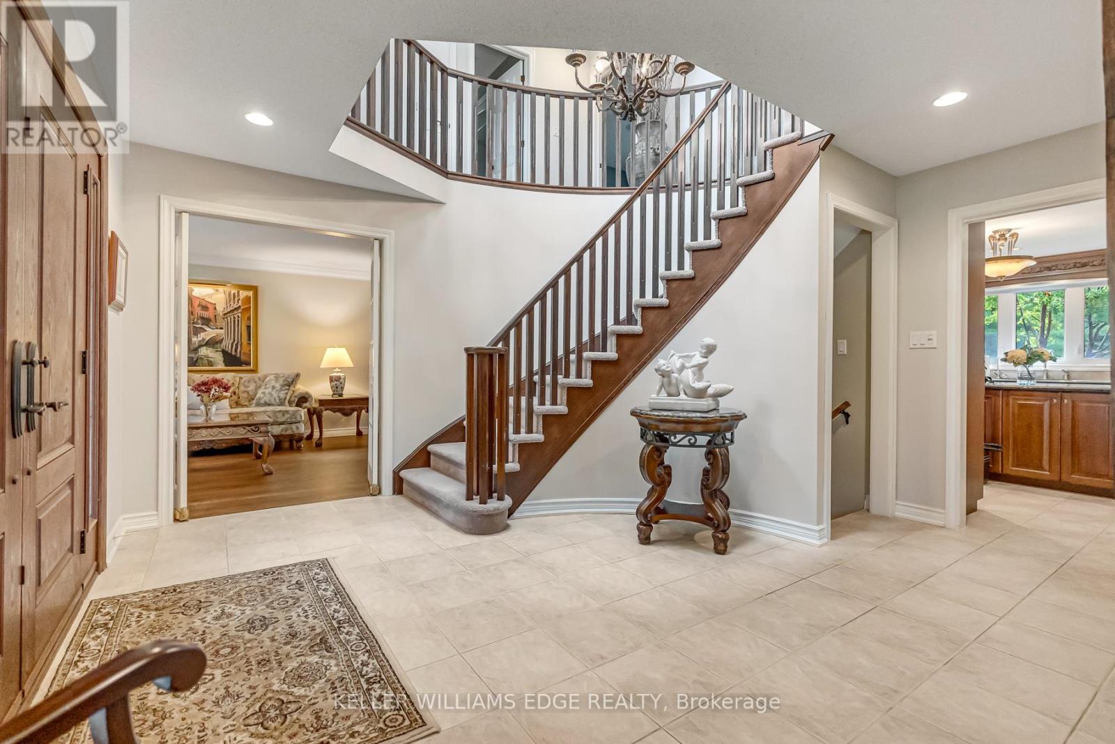 8 Lochside Drive, Hamilton, Ontario  L8E 5T6 - Photo 9 - X12442158