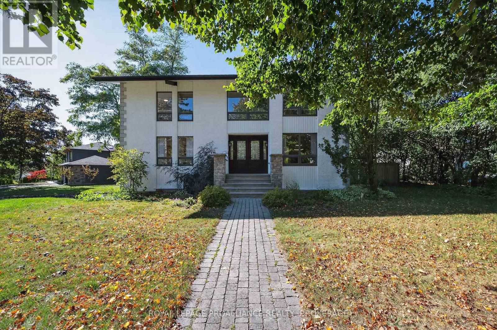 202 Alwington Place, Kingston, Ontario  K7L 4P8 - Photo 1 - X12442212