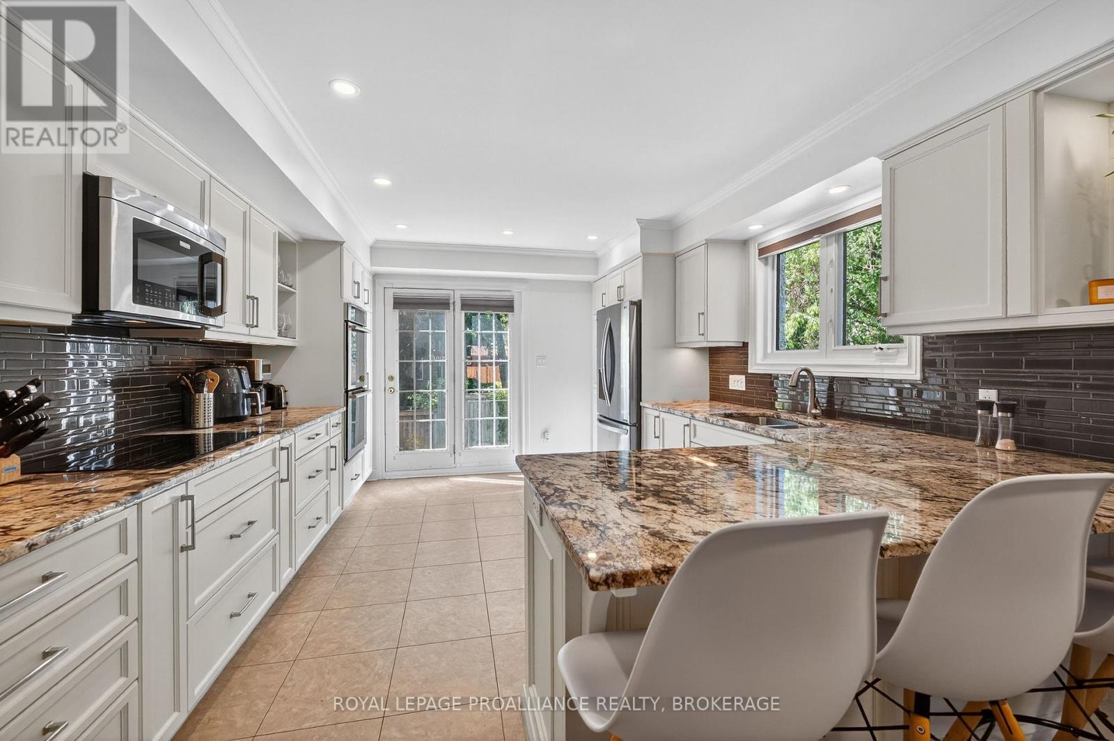 202 Alwington Place, Kingston, Ontario  K7L 4P8 - Photo 12 - X12442212