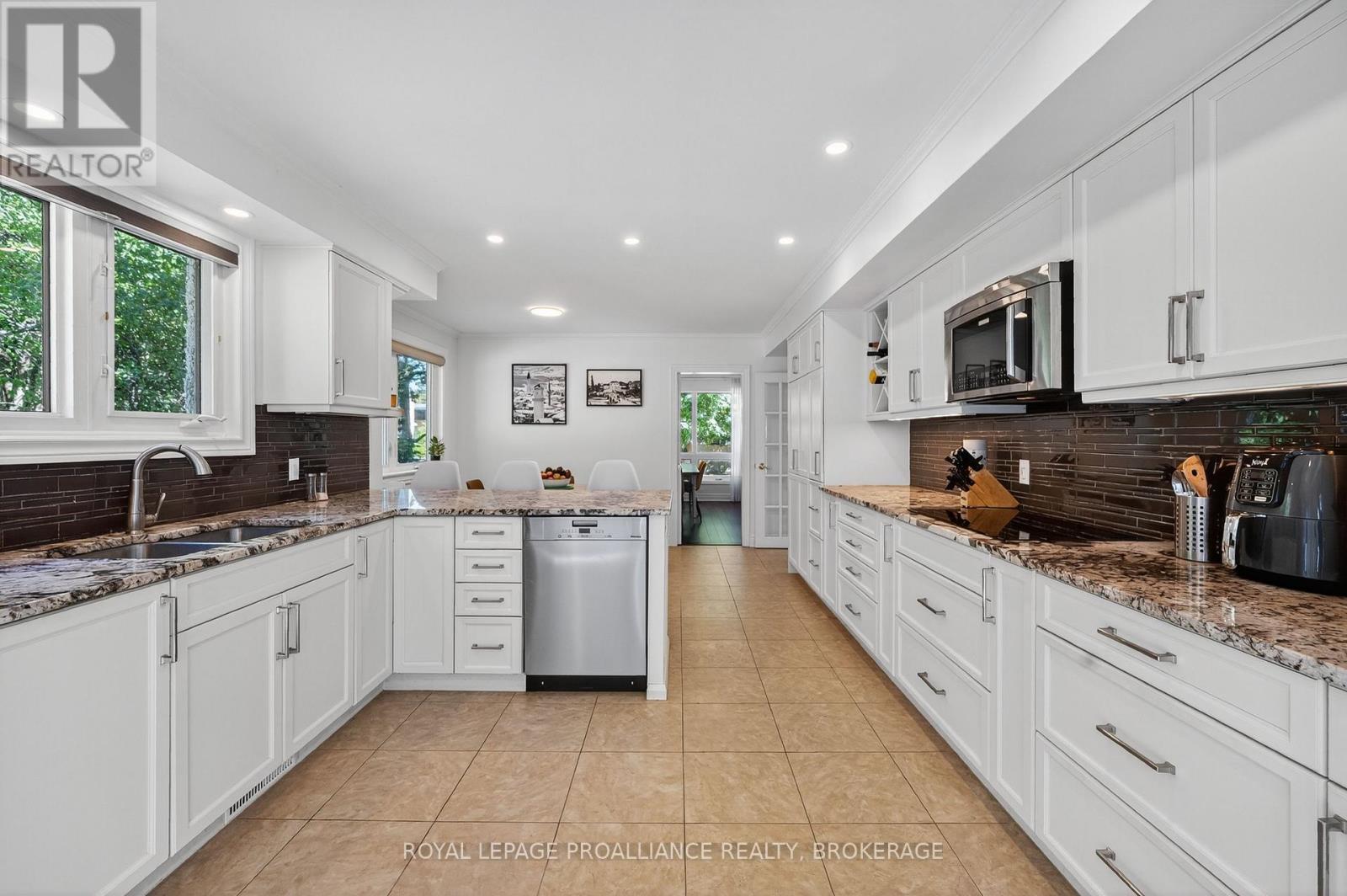 202 Alwington Place, Kingston, Ontario  K7L 4P8 - Photo 13 - X12442212