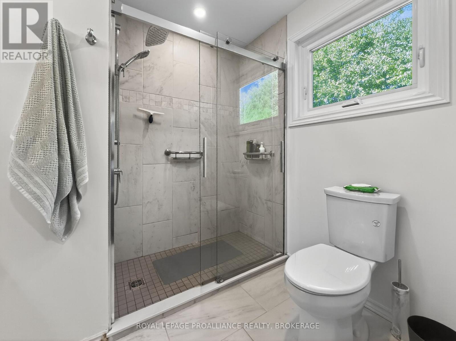 202 Alwington Place, Kingston, Ontario  K7L 4P8 - Photo 26 - X12442212