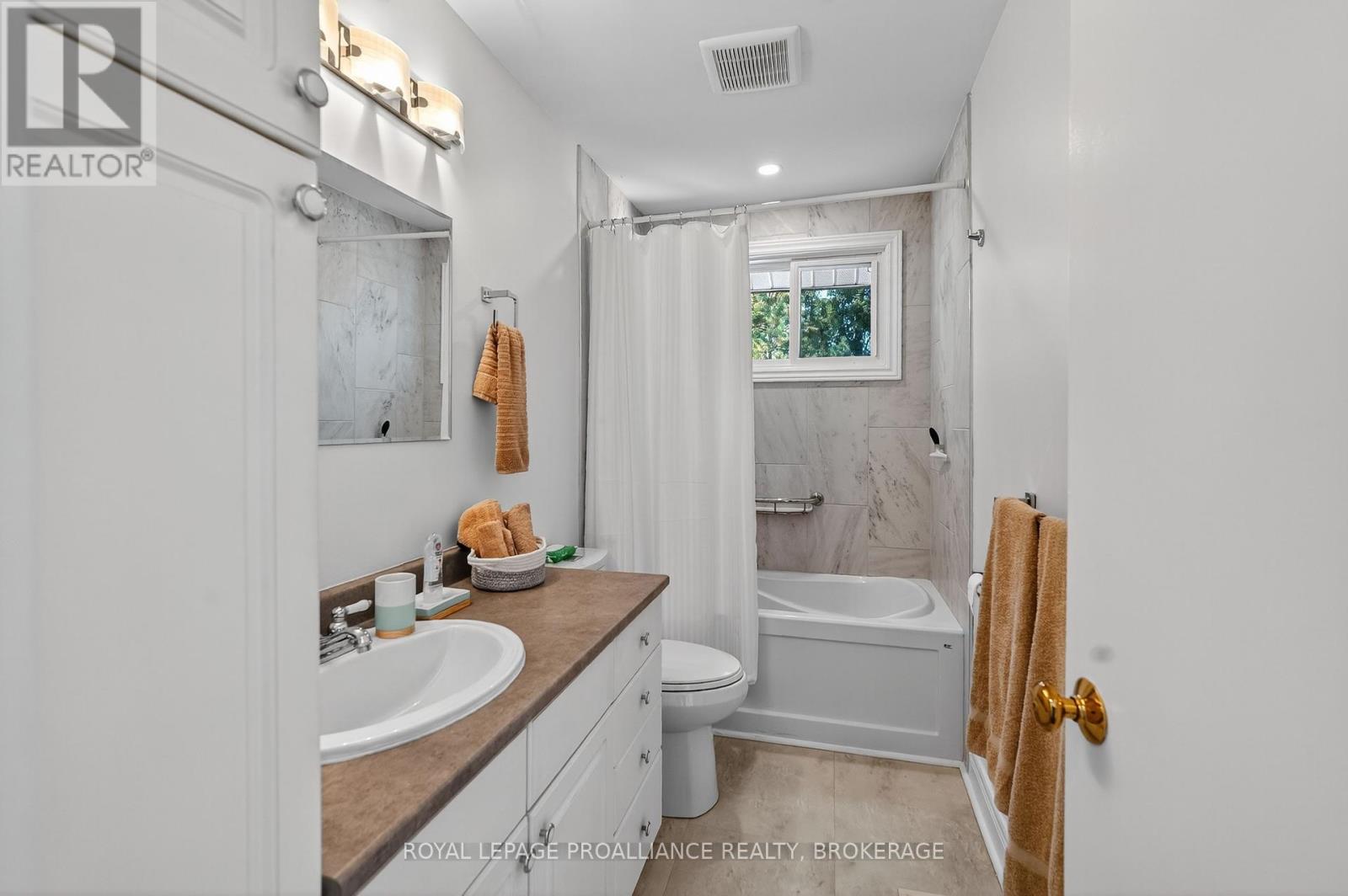 202 Alwington Place, Kingston, Ontario  K7L 4P8 - Photo 28 - X12442212
