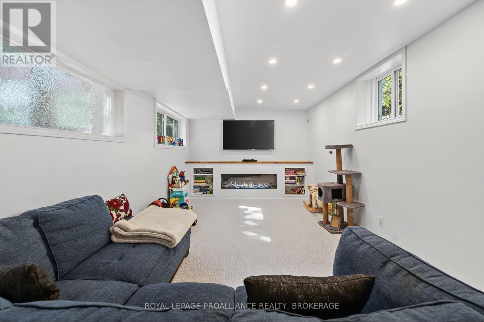 202 Alwington Place, Kingston, Ontario  K7L 4P8 - Photo 39 - X12442212