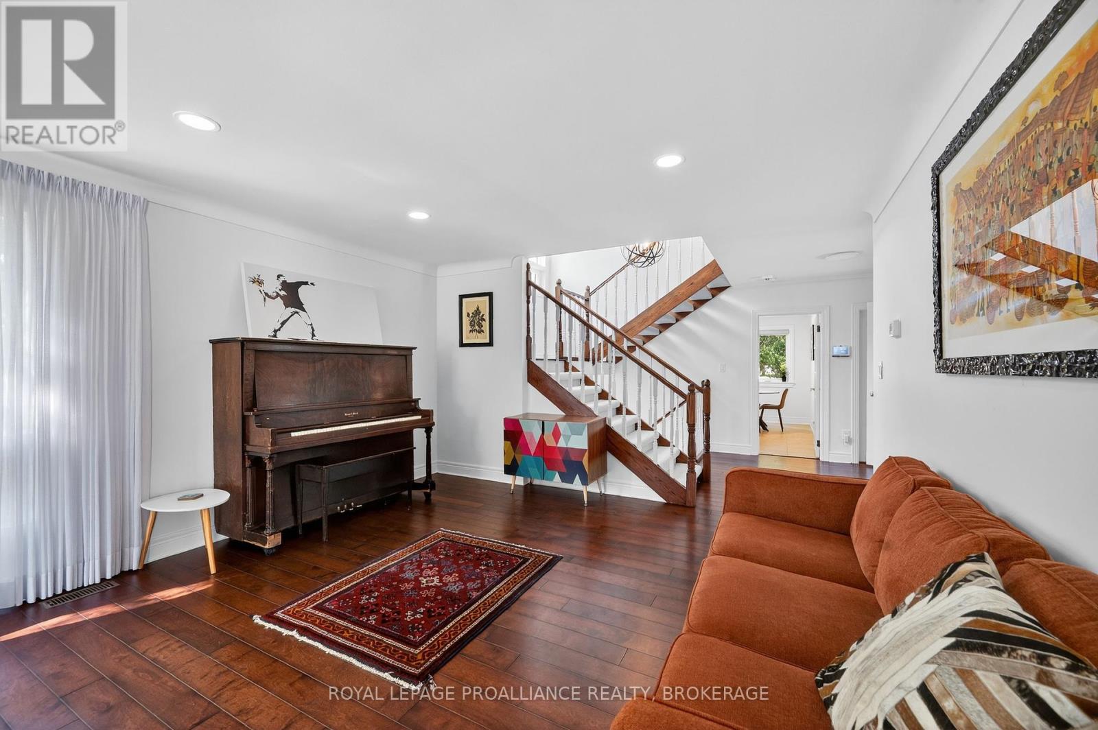 202 Alwington Place, Kingston, Ontario  K7L 4P8 - Photo 8 - X12442212