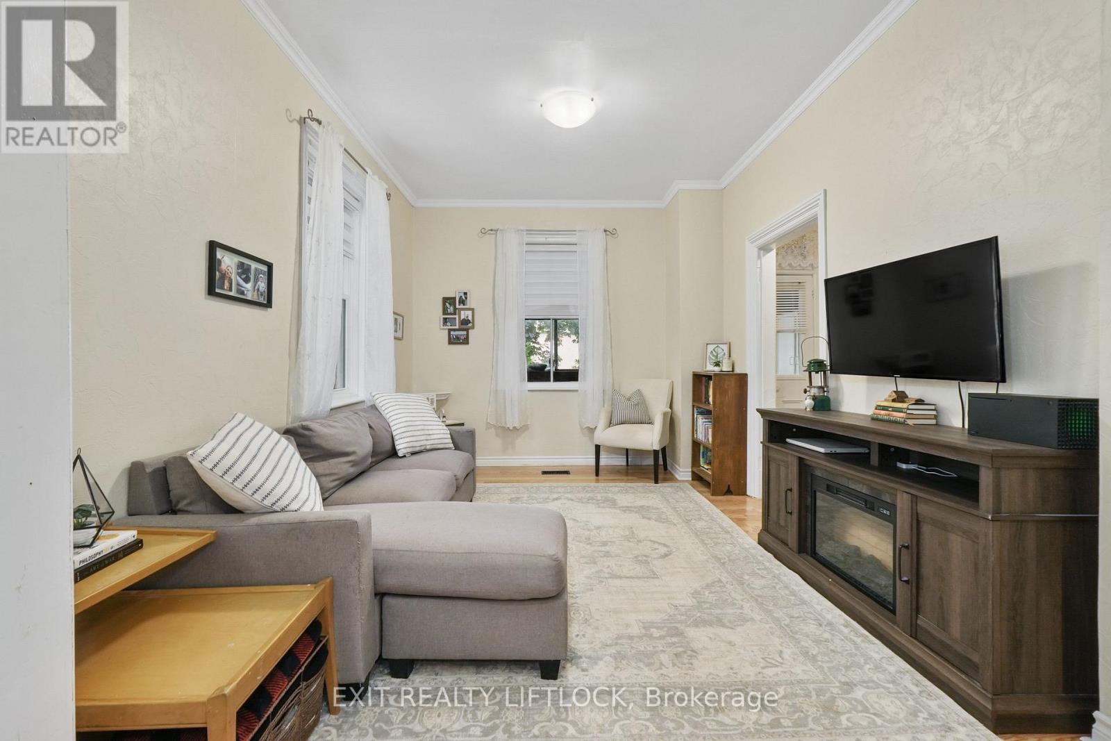 378 London Street, Peterborough Central, Ontario  K9H 2Z8 - Photo 11 - X12442245