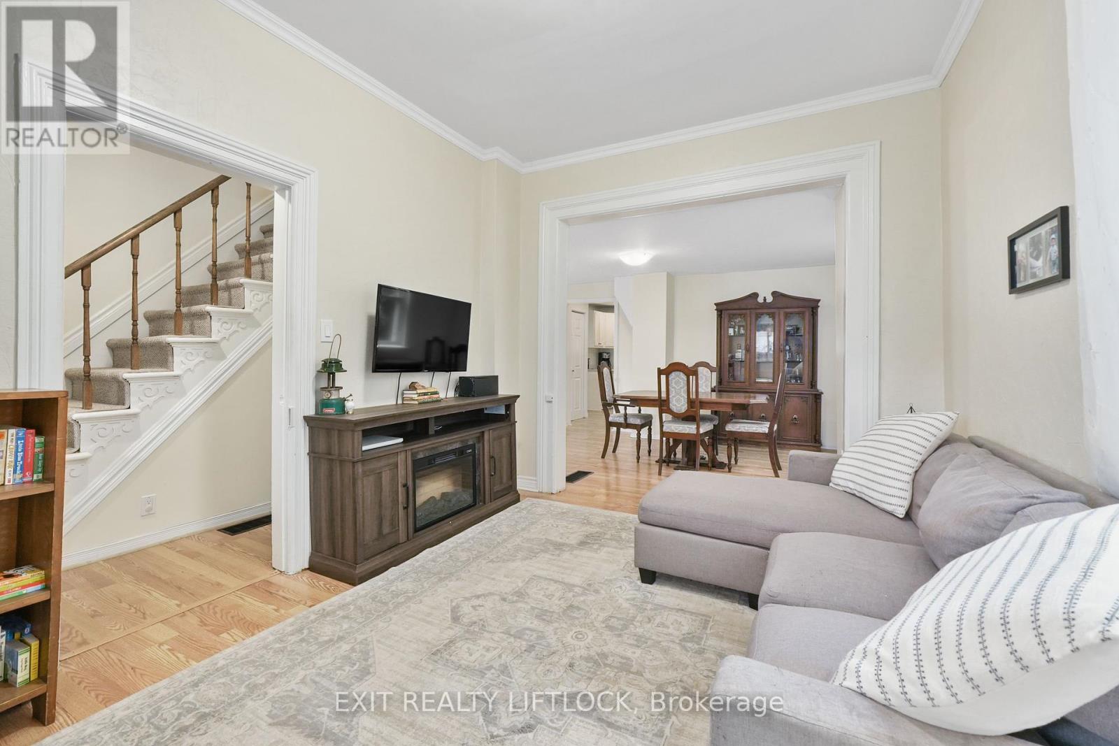 378 London Street, Peterborough Central, Ontario  K9H 2Z8 - Photo 12 - X12442245