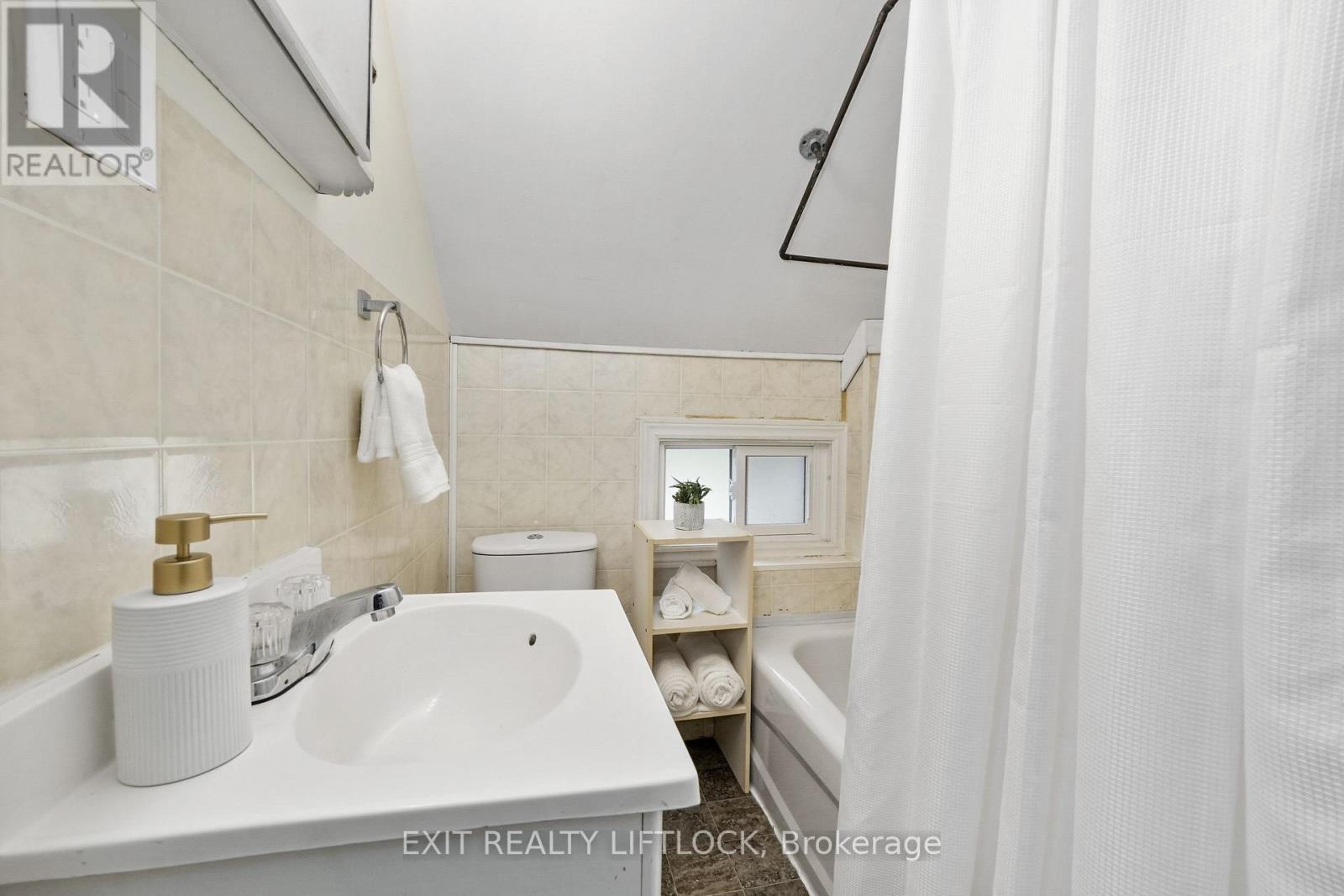 378 London Street, Peterborough Central, Ontario  K9H 2Z8 - Photo 20 - X12442245