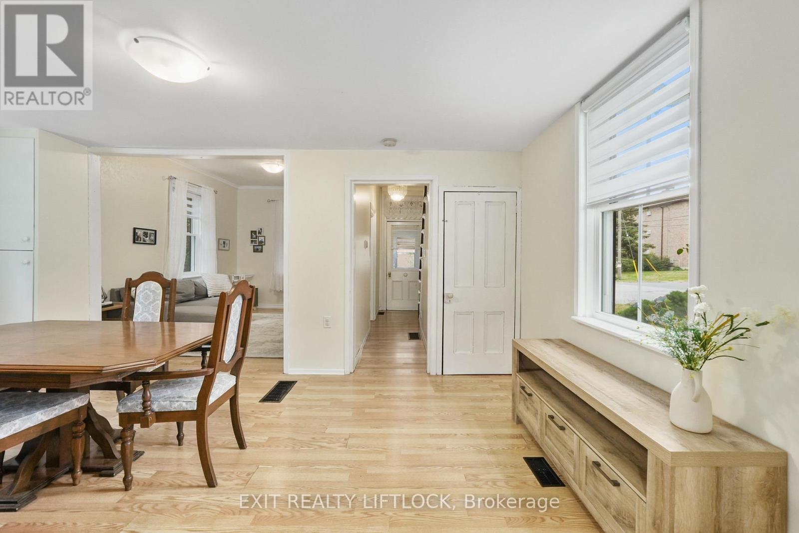 378 London Street, Peterborough Central, Ontario  K9H 2Z8 - Photo 8 - X12442245