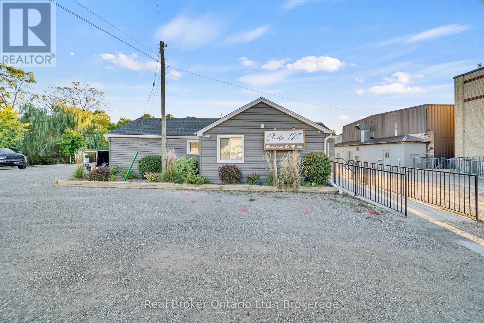 1302 Swan Street, North Dumfries, Ontario  N0B 1E0 - Photo 1 - X12442200