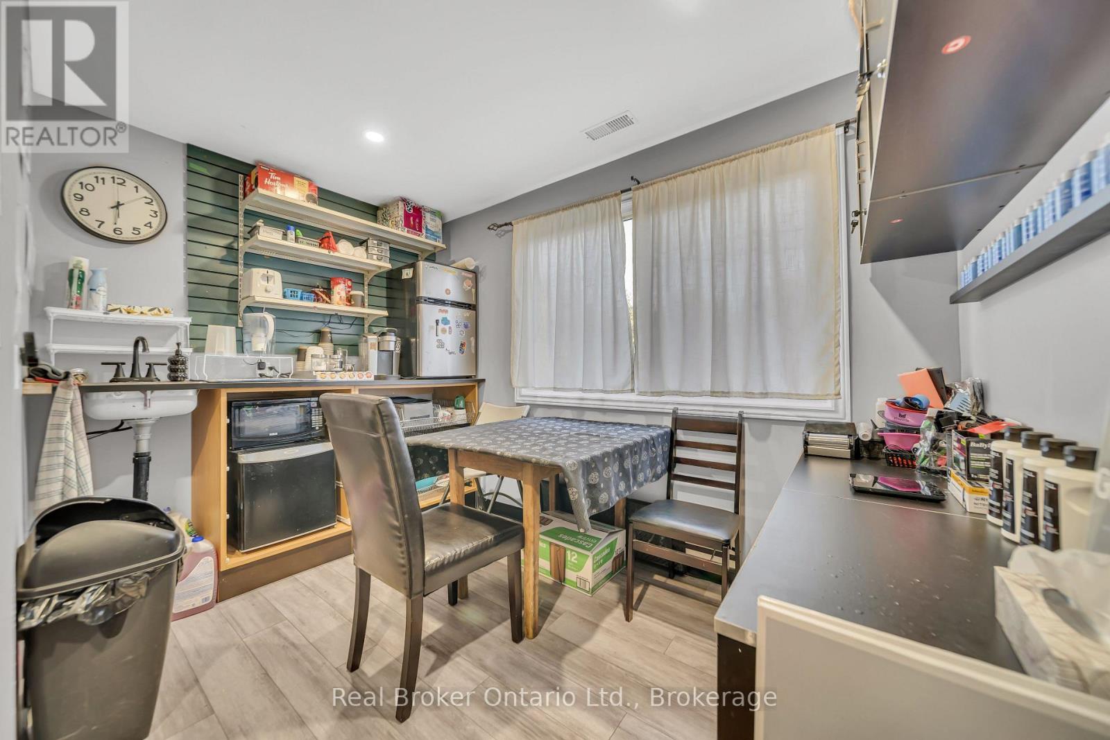 1302 Swan Street, North Dumfries, Ontario  N0B 1E0 - Photo 14 - X12442200