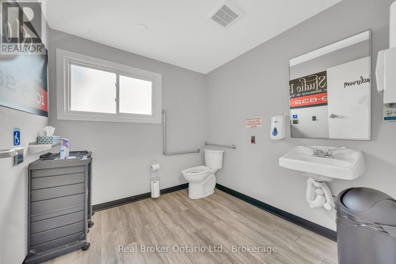 1302 Swan Street, North Dumfries, Ontario  N0B 1E0 - Photo 18 - X12442200