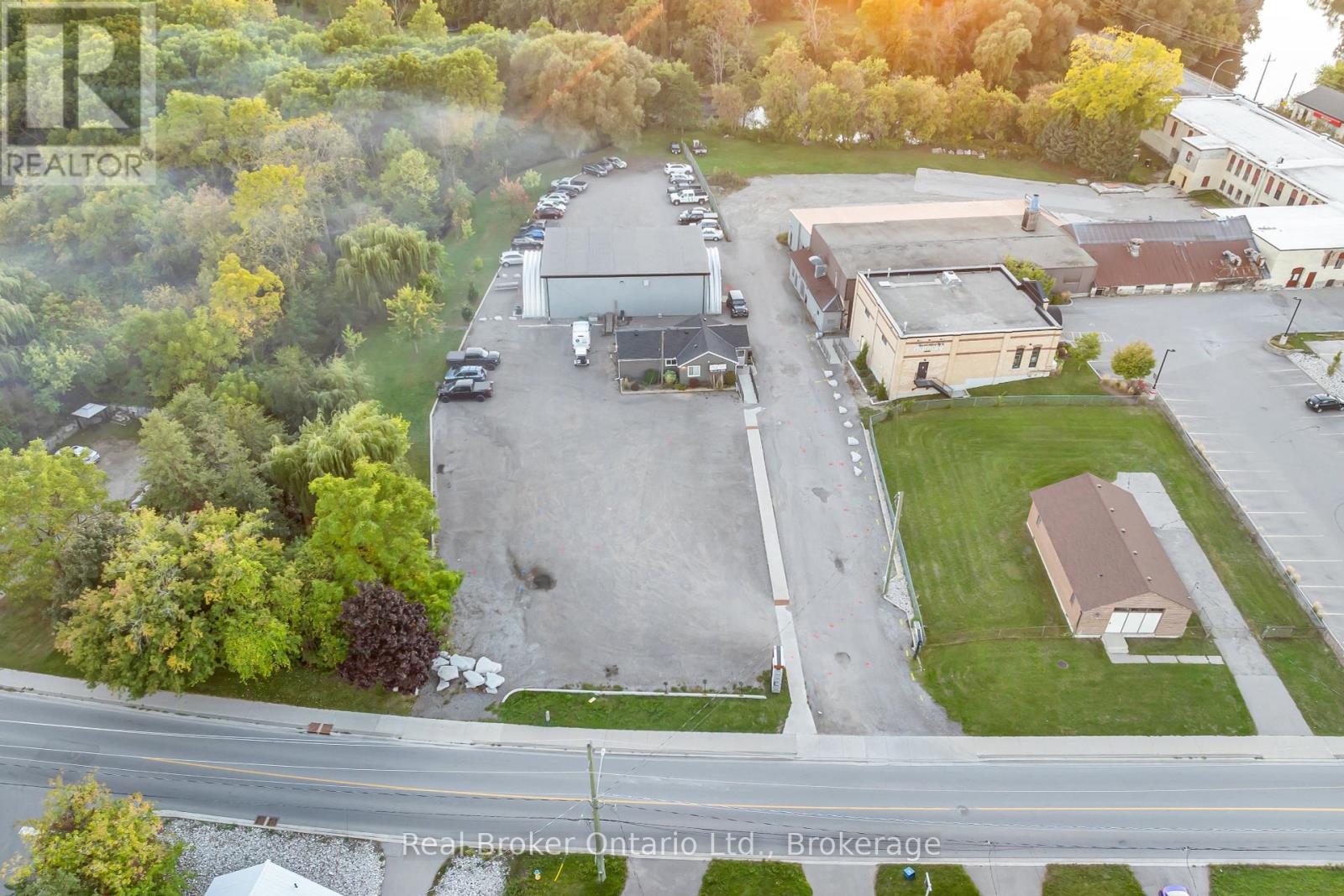 1302 Swan Street, North Dumfries, Ontario  N0B 1E0 - Photo 22 - X12442200
