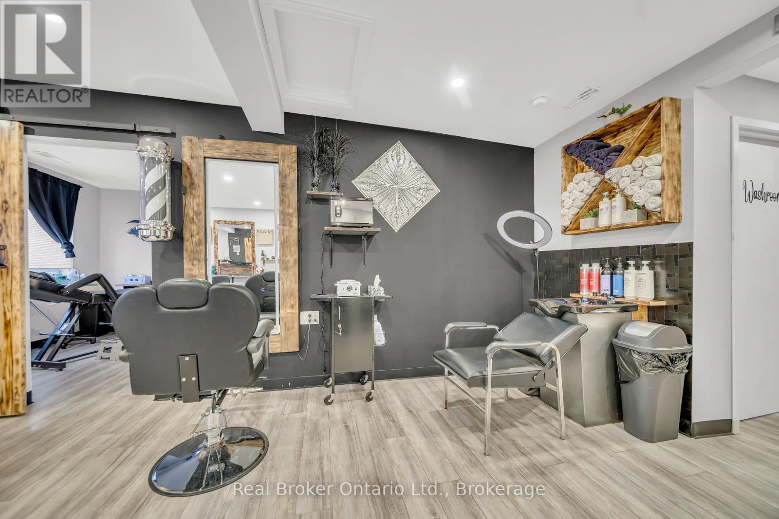 1302 Swan Street, North Dumfries, Ontario  N0B 1E0 - Photo 7 - X12442200