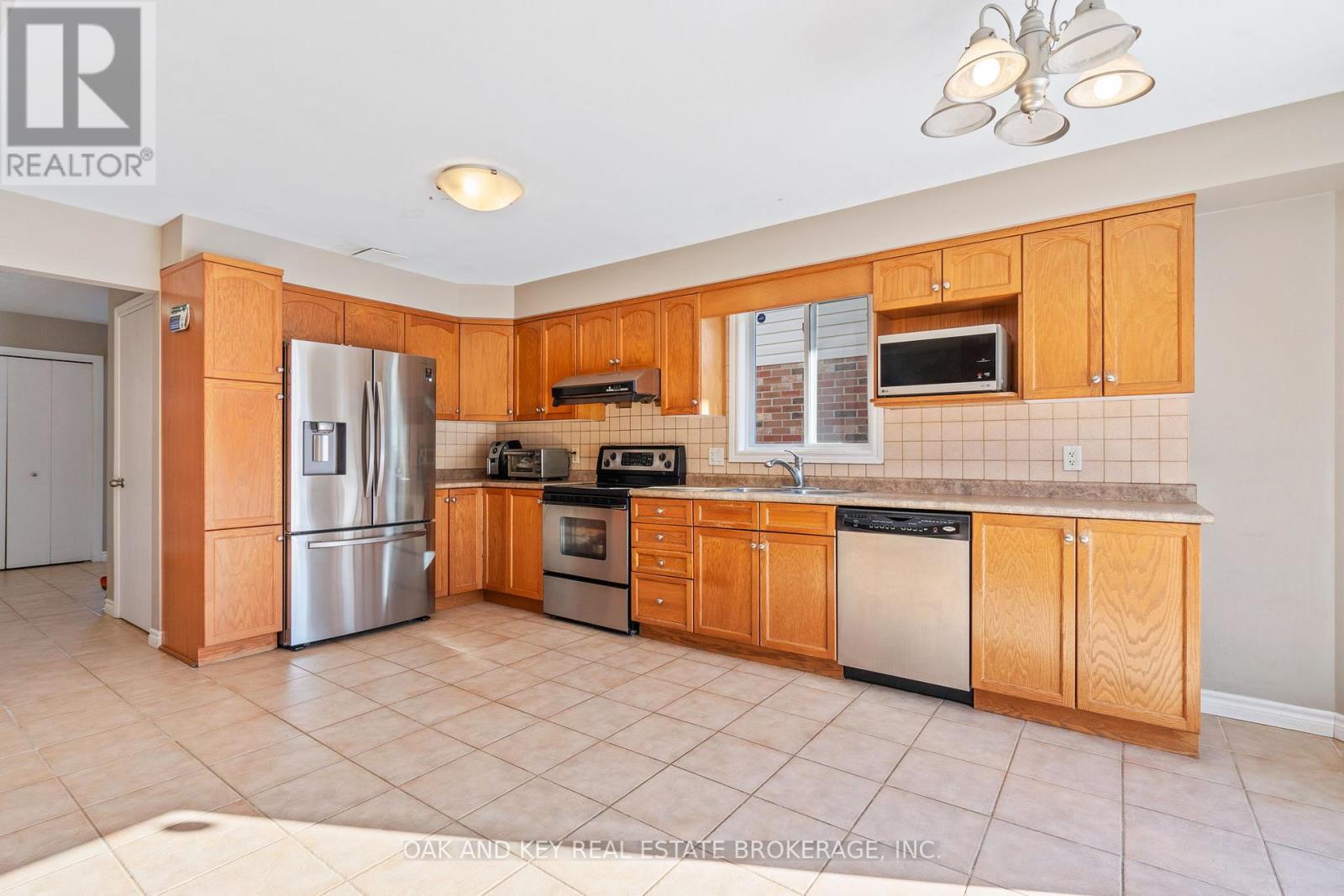 1307 Blackmaple Drive, London East (East A), Ontario  N5Y 5V4 - Photo 10 - X12442186