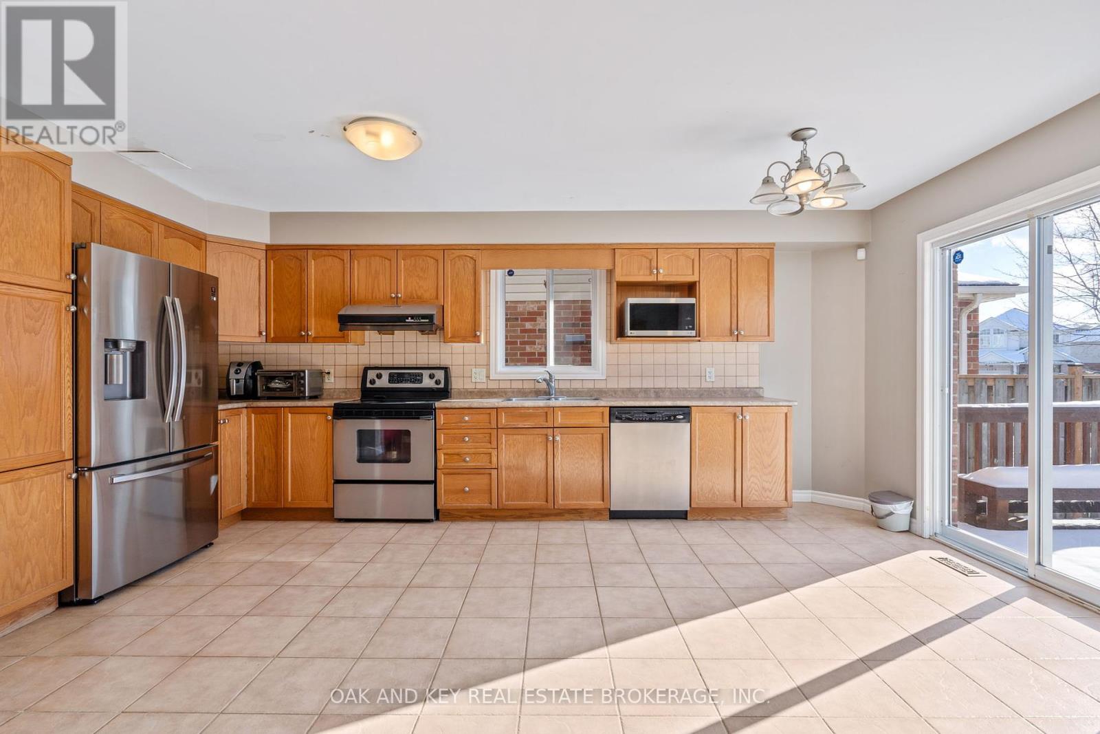 1307 Blackmaple Drive, London East (East A), Ontario  N5Y 5V4 - Photo 9 - X12442186