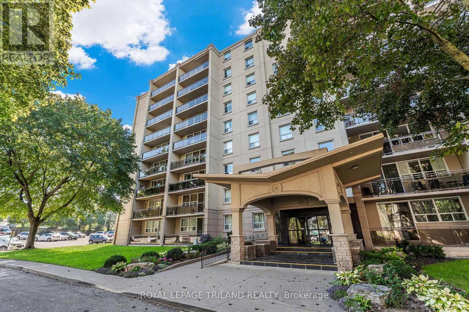 803 - 6400 Huggins Street, Niagara Falls (Stamford), Ontario  L2J 3G5 - Photo 1 - X12442201