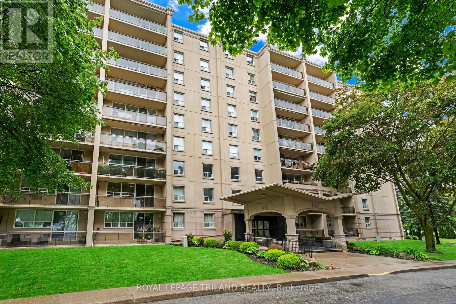 803 - 6400 Huggins Street, Niagara Falls (Stamford), Ontario  L2J 3G5 - Photo 2 - X12442201