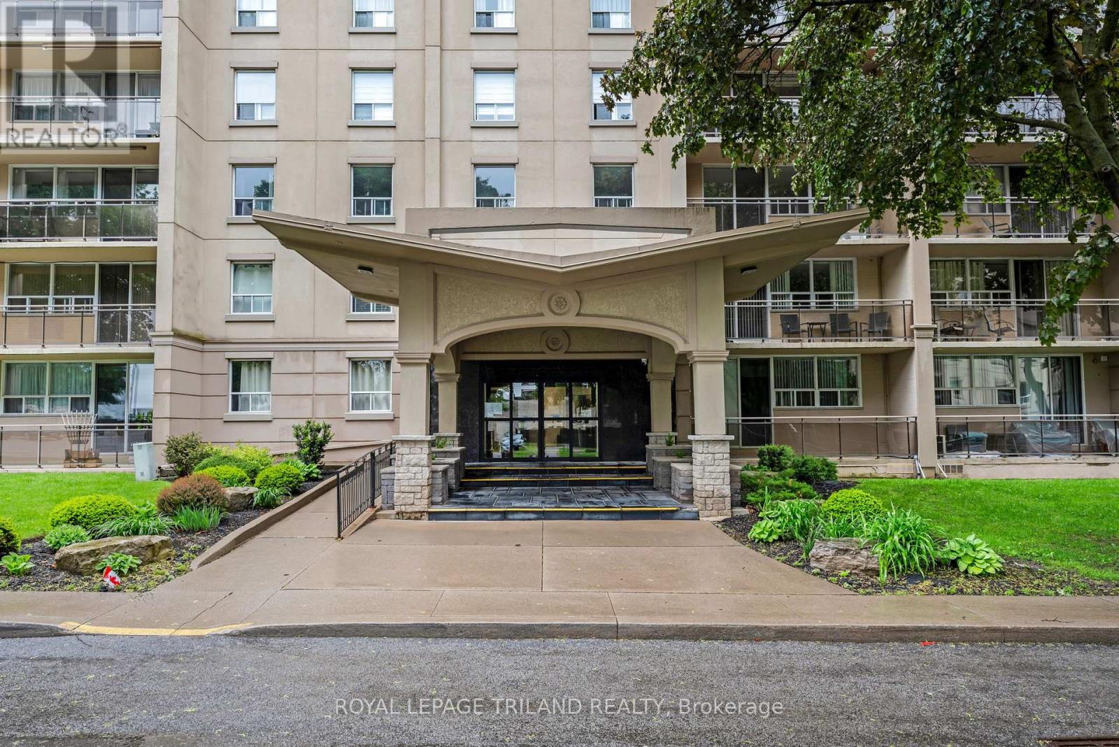 803 - 6400 Huggins Street, Niagara Falls (Stamford), Ontario  L2J 3G5 - Photo 4 - X12442201