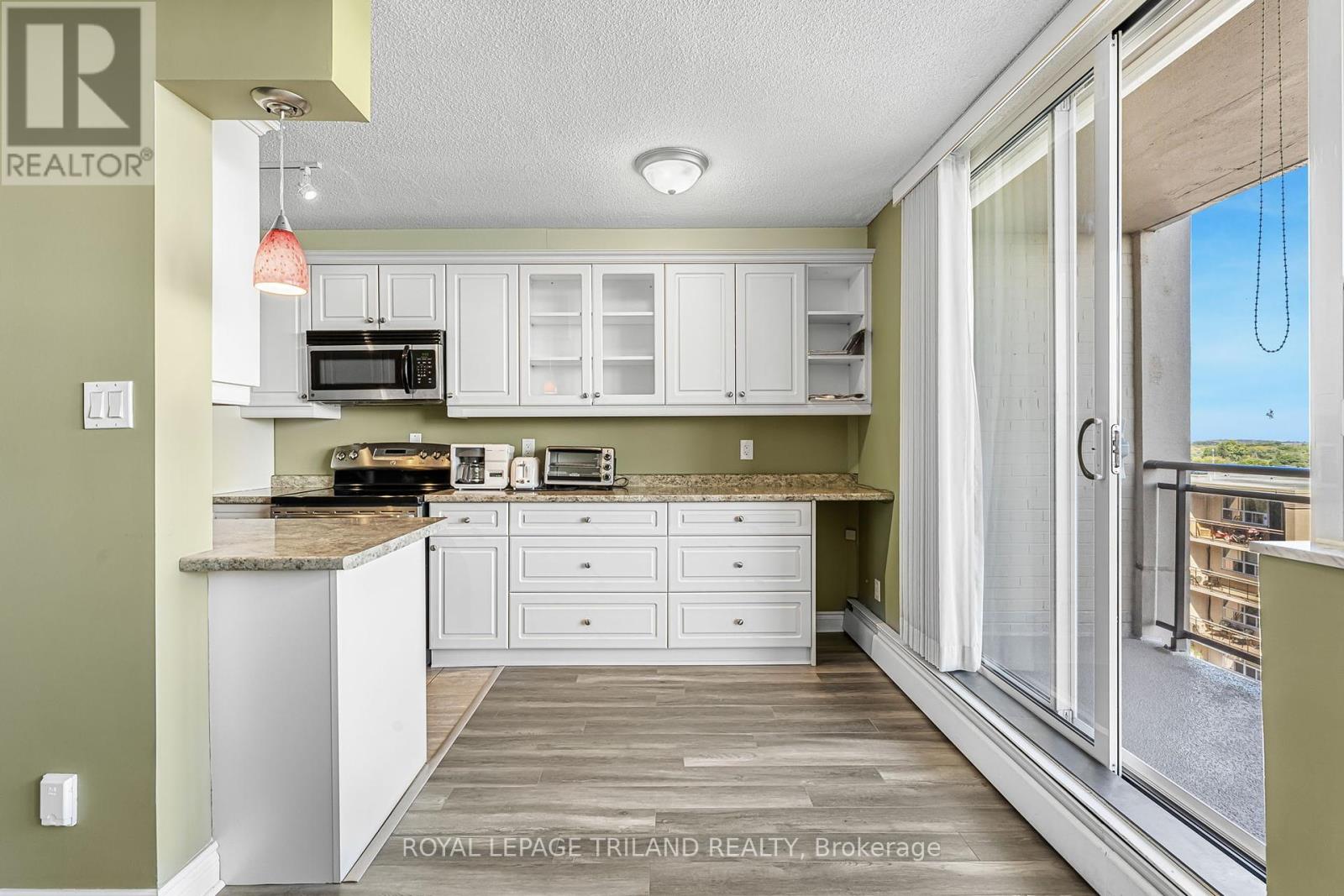 803 - 6400 Huggins Street, Niagara Falls (Stamford), Ontario  L2J 3G5 - Photo 8 - X12442201
