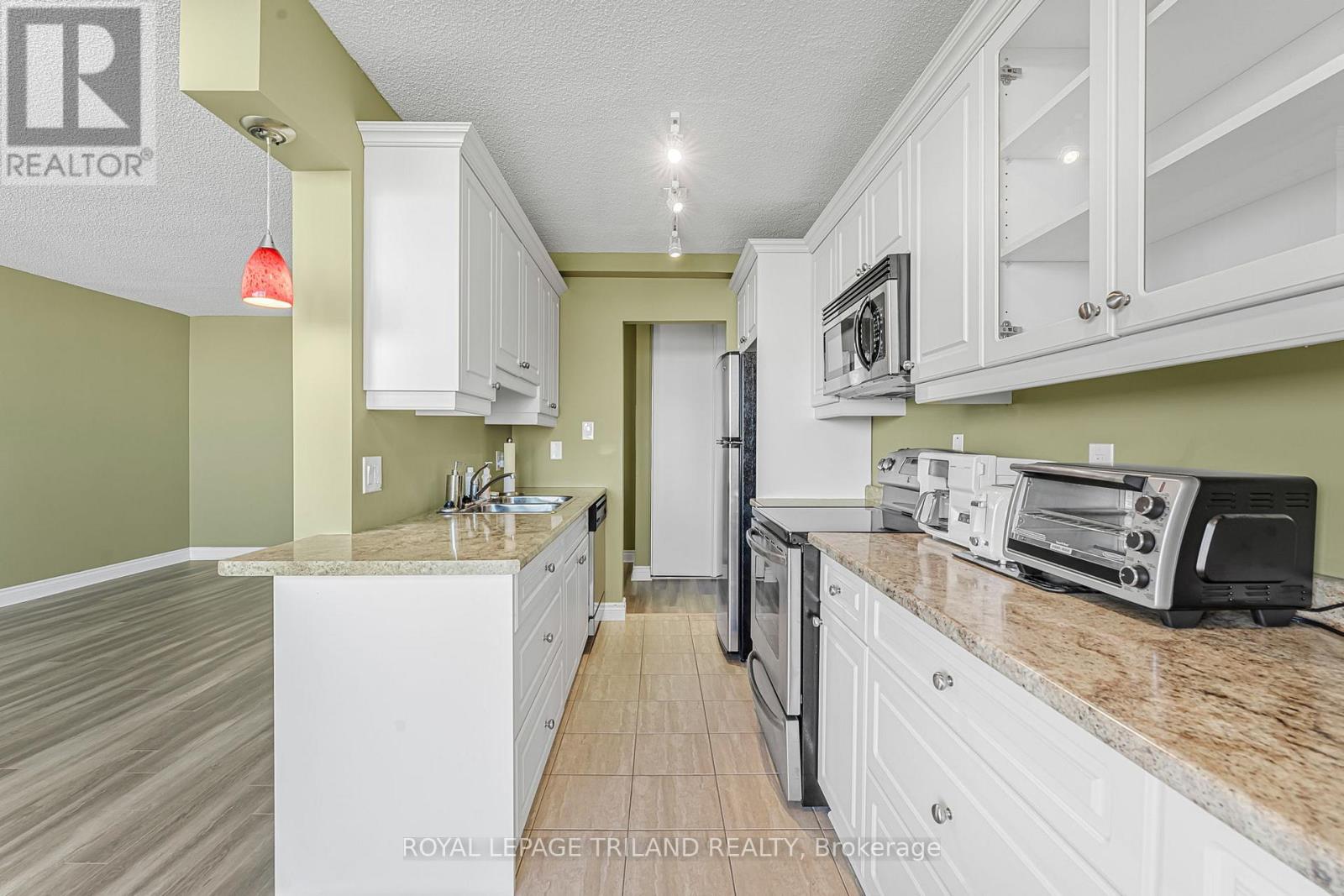 803 - 6400 Huggins Street, Niagara Falls (Stamford), Ontario  L2J 3G5 - Photo 9 - X12442201