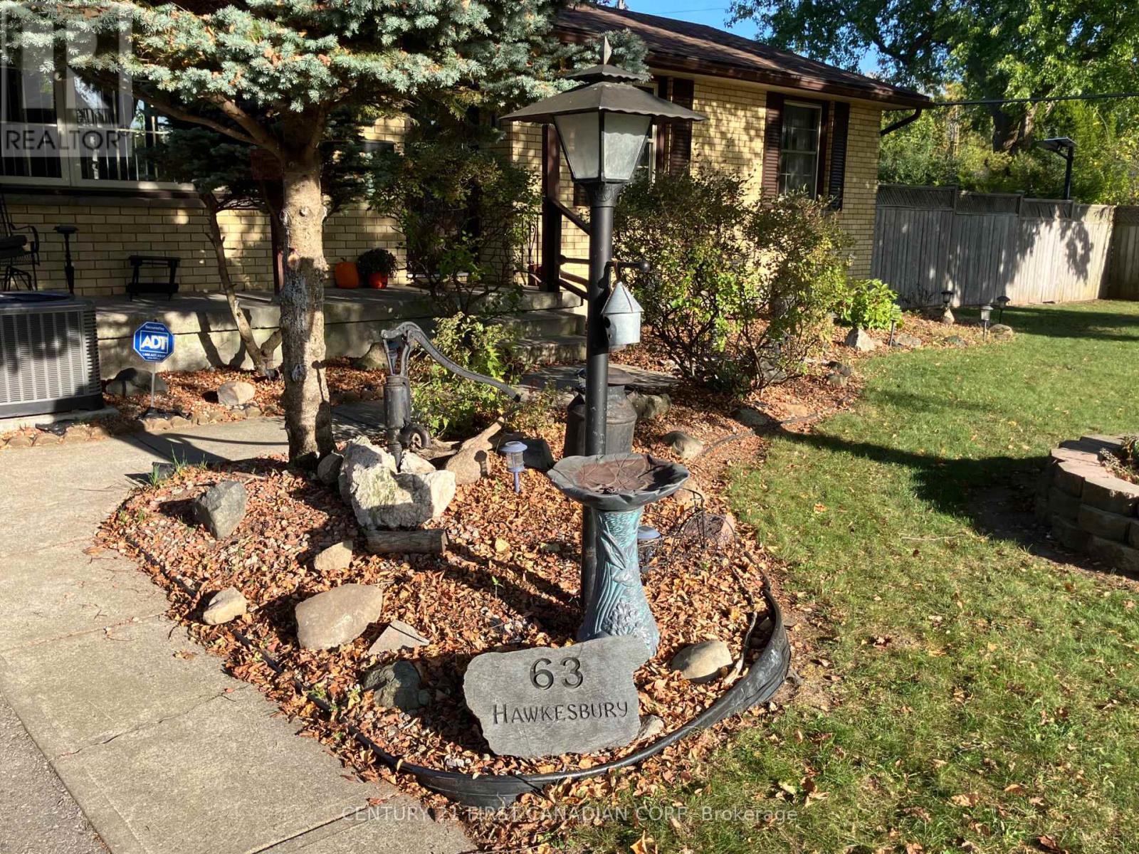 63 Hawkesbury Avenue, London East, Ontario  N5V 2K2 - Photo 2 - X12442229