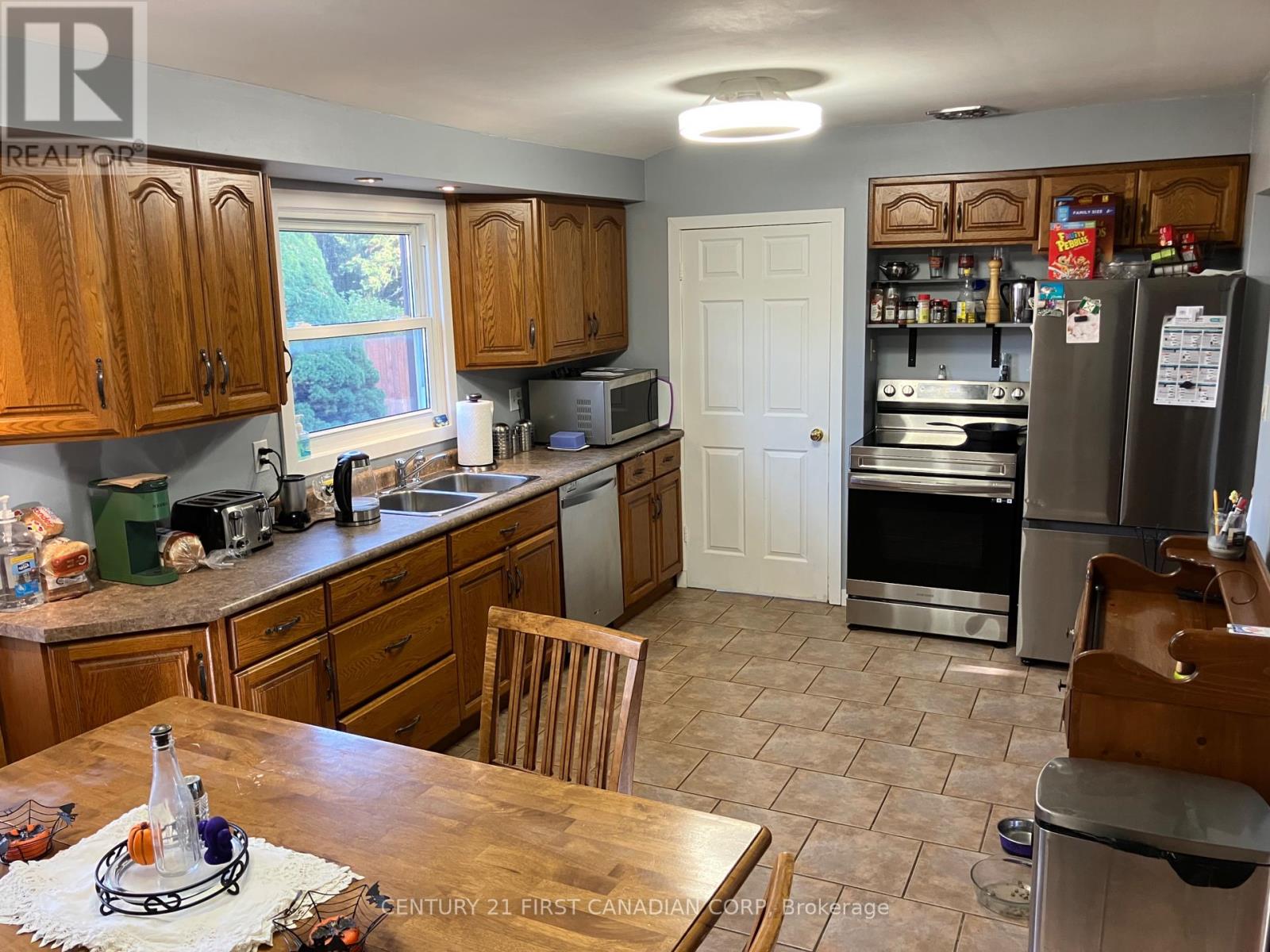 63 Hawkesbury Avenue, London East, Ontario  N5V 2K2 - Photo 24 - X12442229