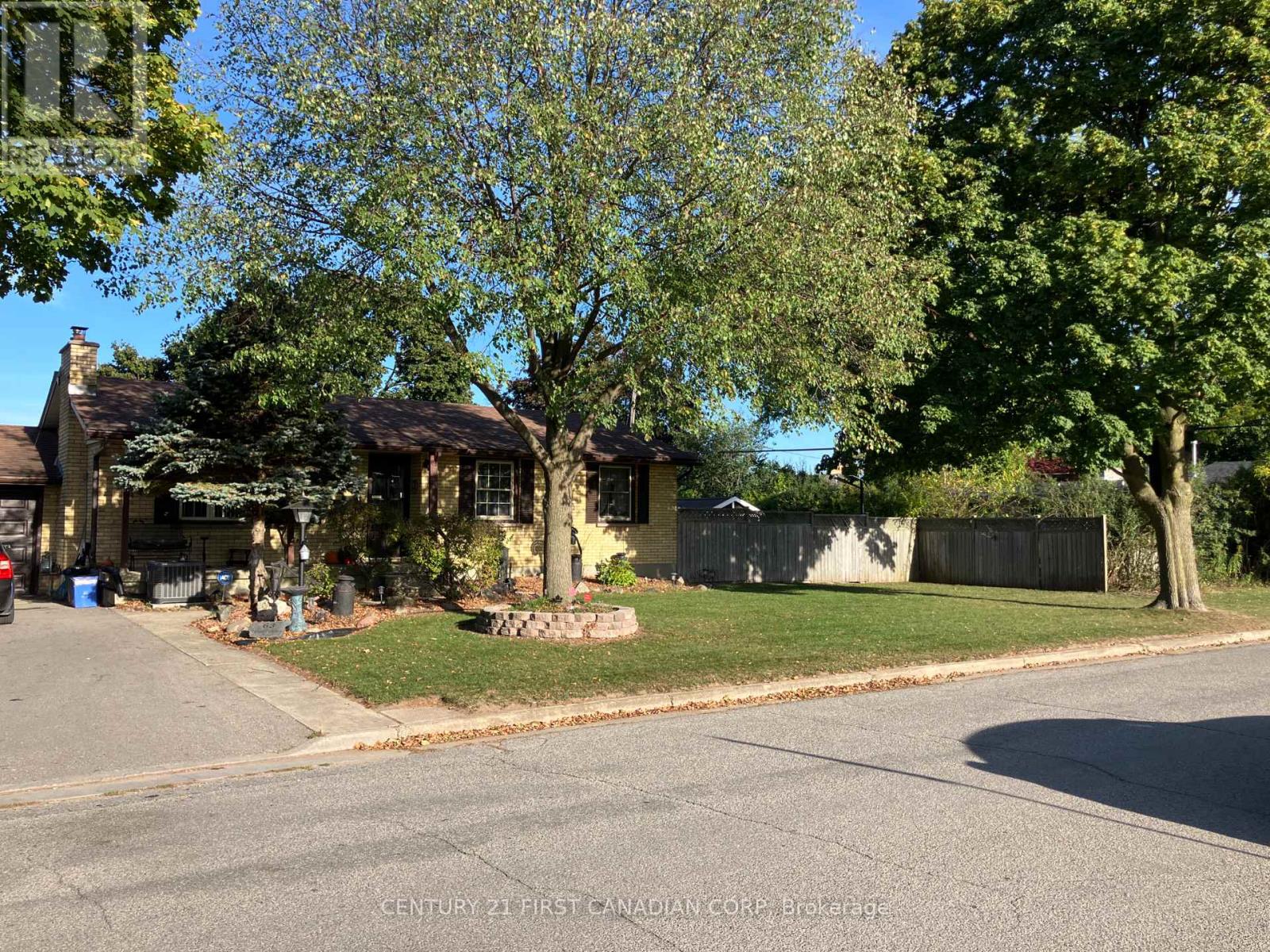 63 Hawkesbury Avenue, London East, Ontario  N5V 2K2 - Photo 3 - X12442229