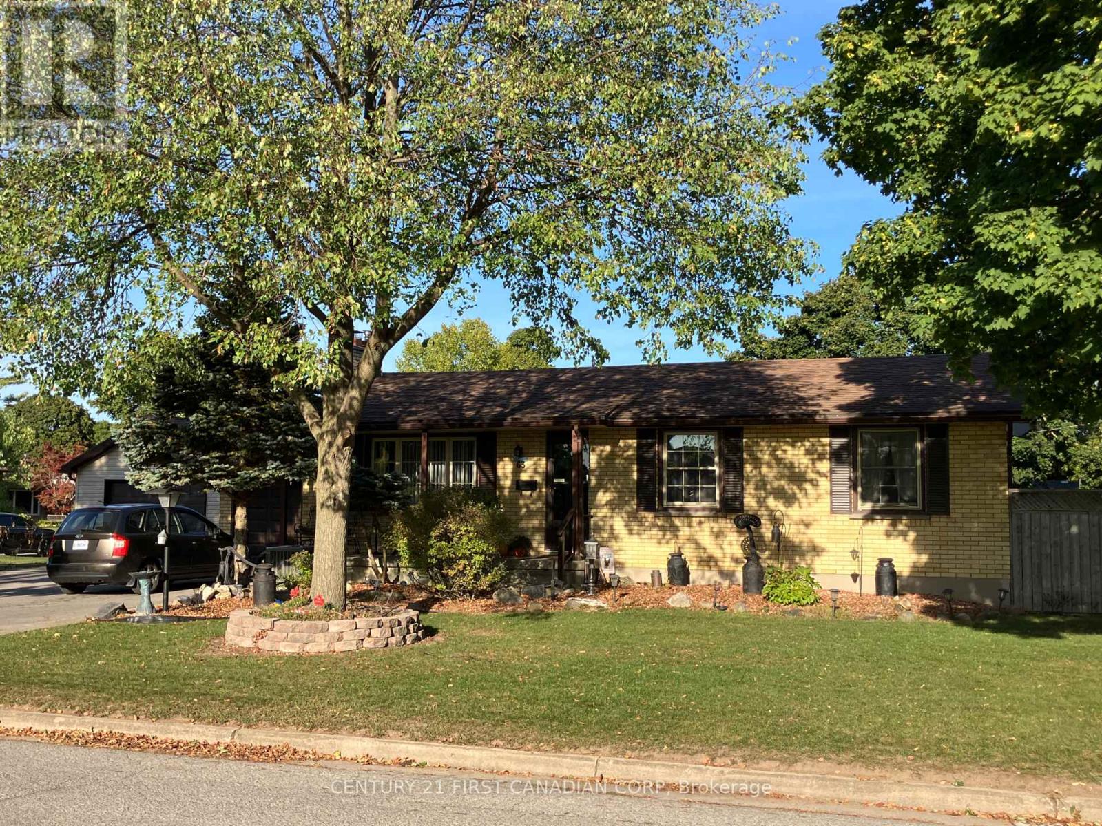 63 Hawkesbury Avenue, London East, Ontario  N5V 2K2 - Photo 4 - X12442229