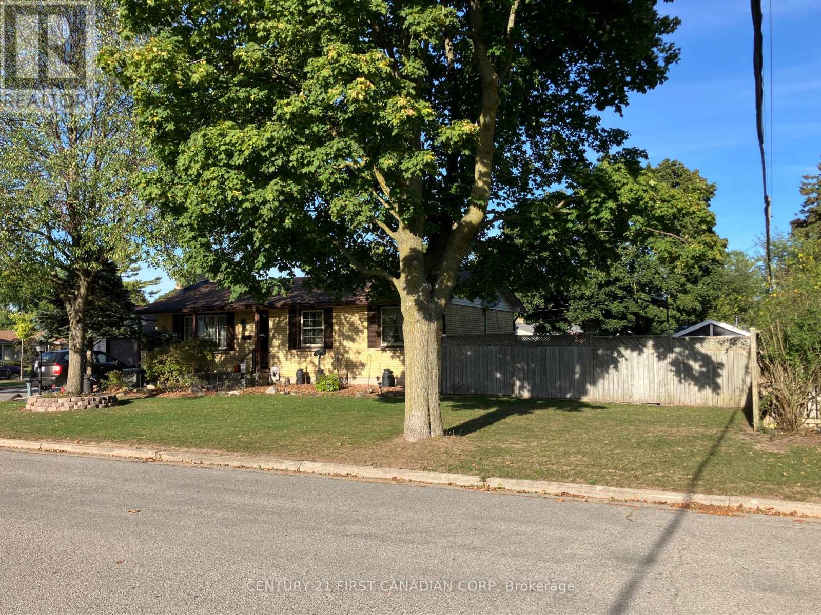 63 Hawkesbury Avenue, London East, Ontario  N5V 2K2 - Photo 5 - X12442229