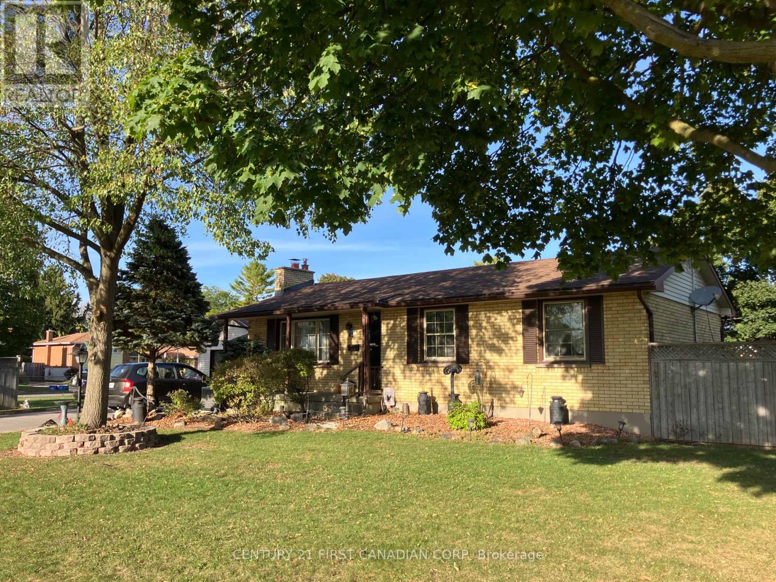 63 Hawkesbury Avenue, London East, Ontario  N5V 2K2 - Photo 6 - X12442229
