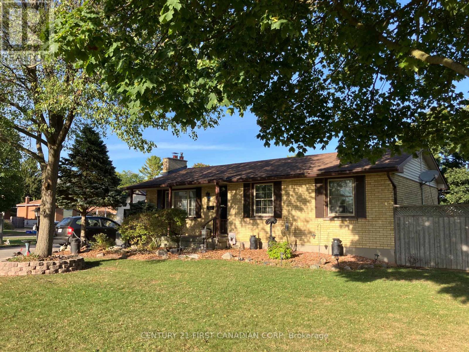 63 Hawkesbury Avenue, London East, Ontario  N5V 2K2 - Photo 7 - X12442229