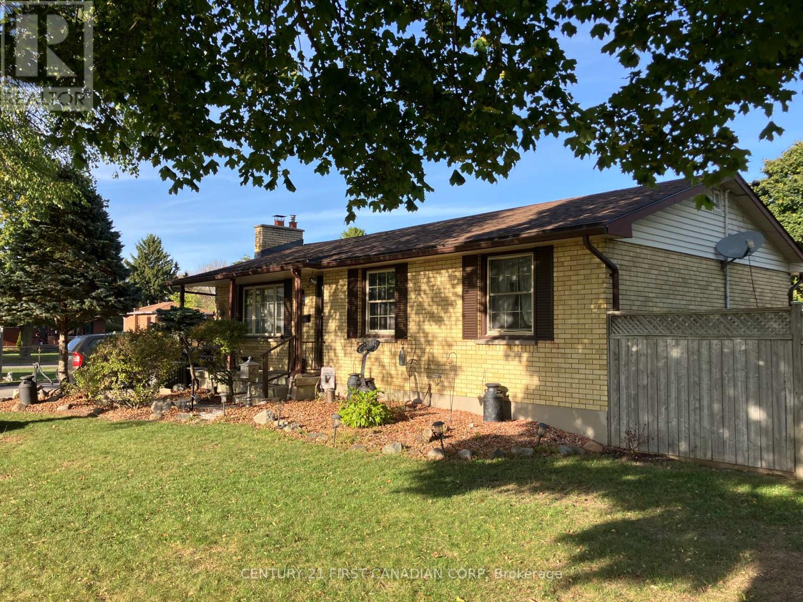 63 Hawkesbury Avenue, London East, Ontario  N5V 2K2 - Photo 8 - X12442229