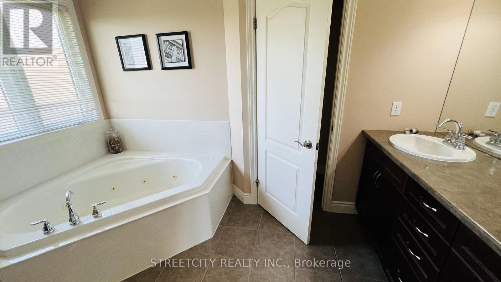 1465 Privet Place N, London North (North D), Ontario  N5X 0E7 - Photo 20 - X12442237