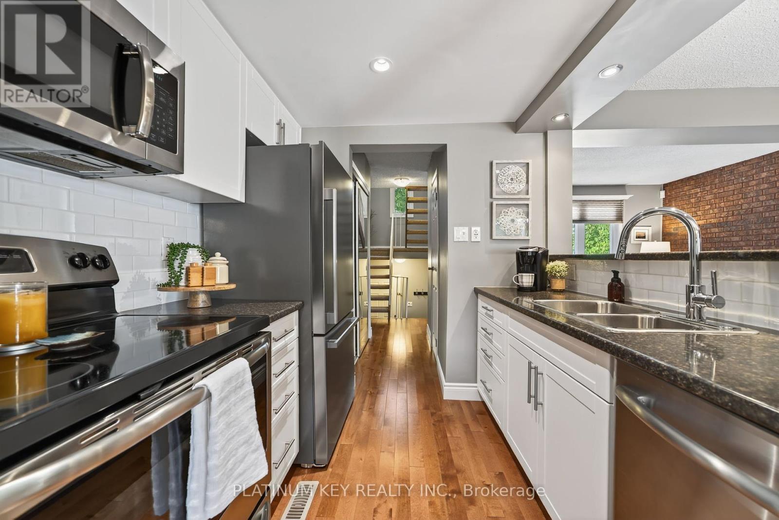 27 - 295 Wilkins Street, London South (South R), Ontario  N6C 5C1 - Photo 11 - X12442238