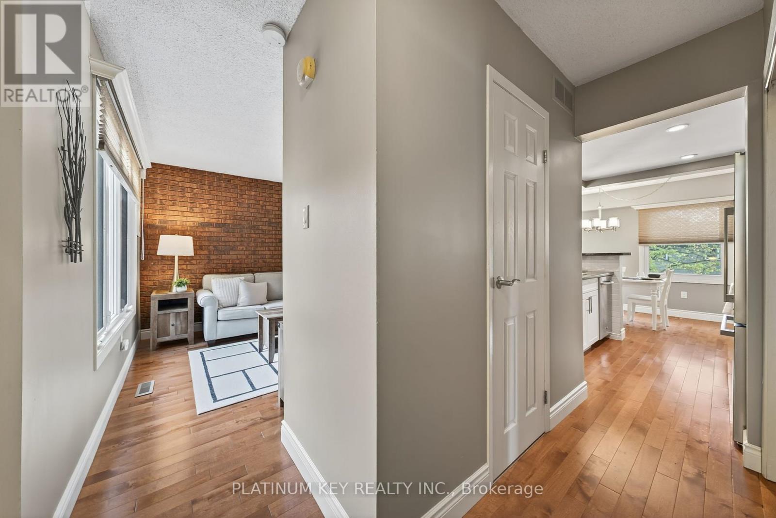 27 - 295 Wilkins Street, London South (South R), Ontario  N6C 5C1 - Photo 4 - X12442238
